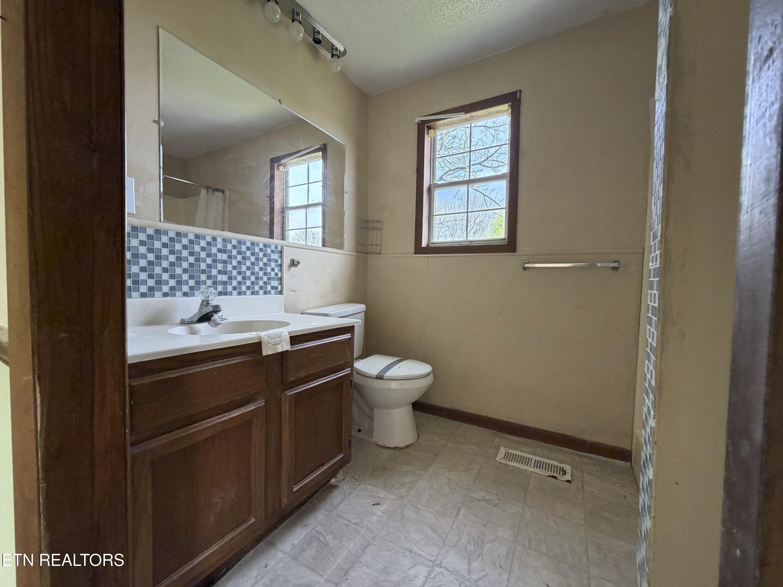 2011 Chestnut Street Sweetwater TN 37874