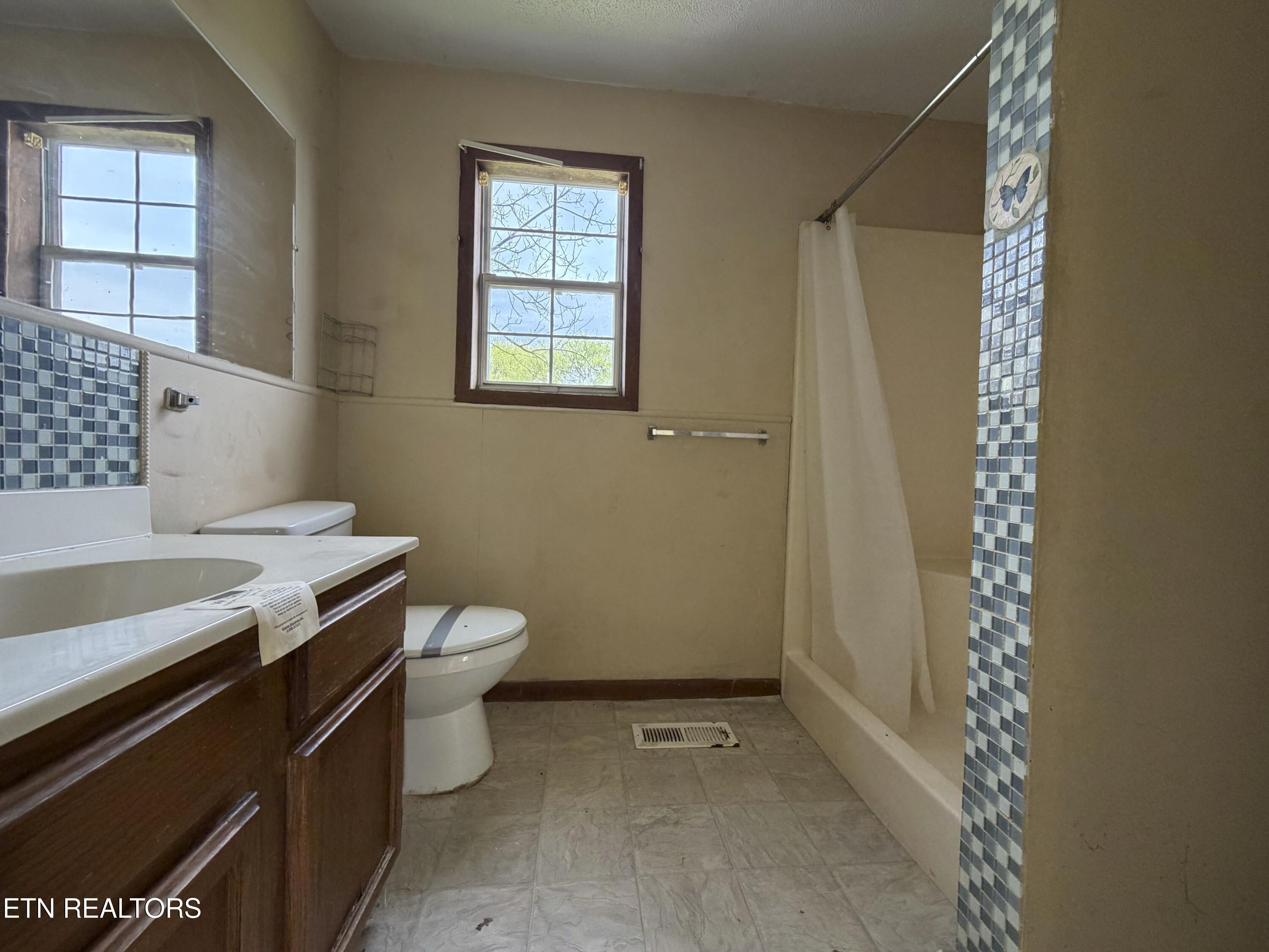 2011 Chestnut Street Sweetwater TN 37874