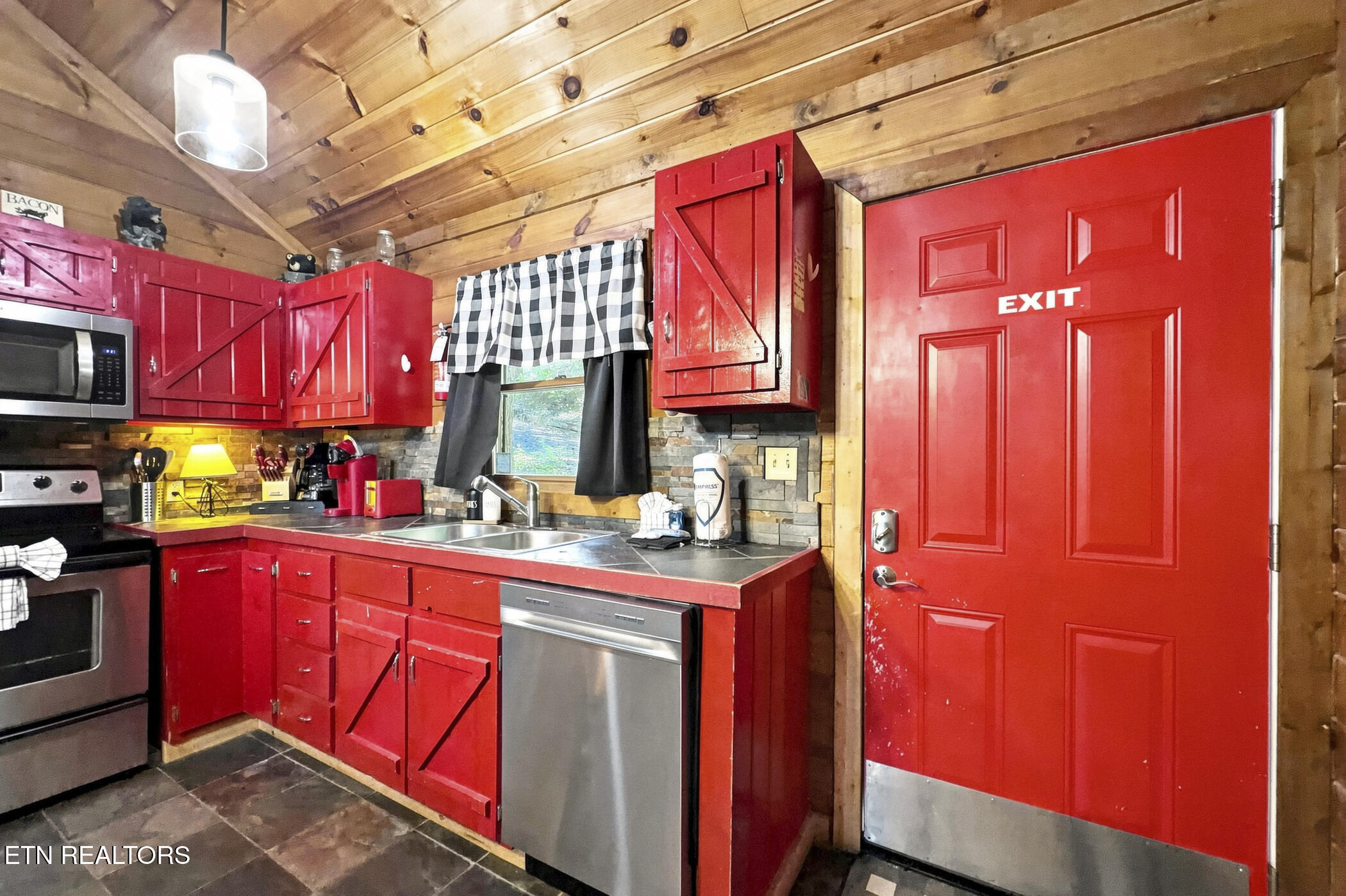 1935 Sb Ogle Lane Sevierville TN 37876