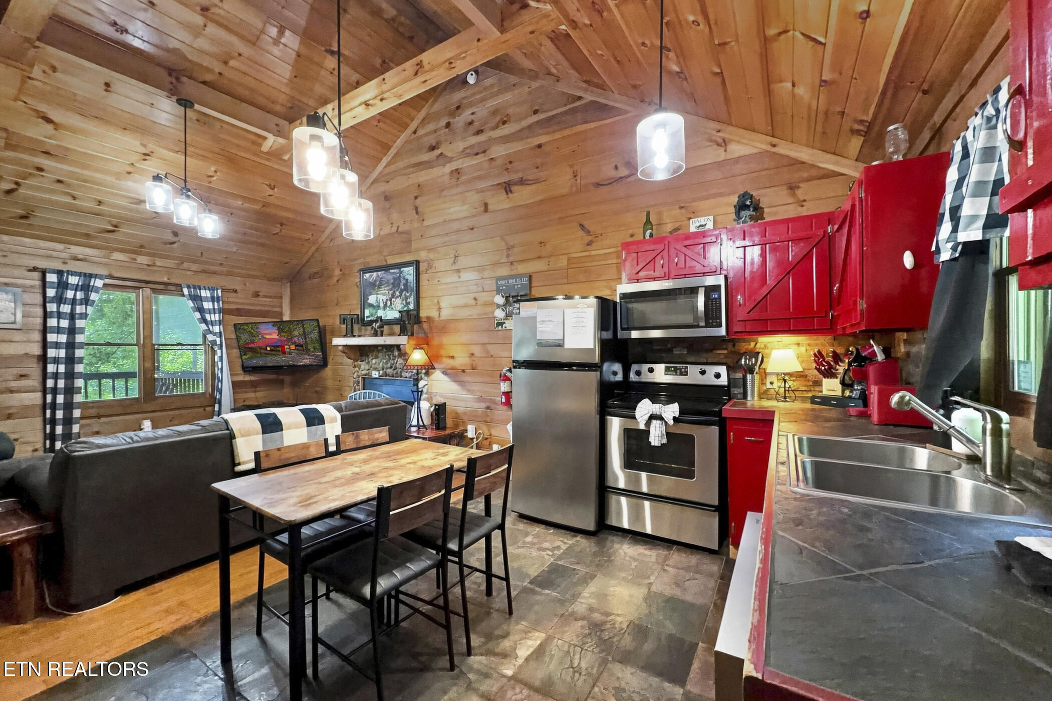 1935 Sb Ogle Lane Sevierville TN 37876
