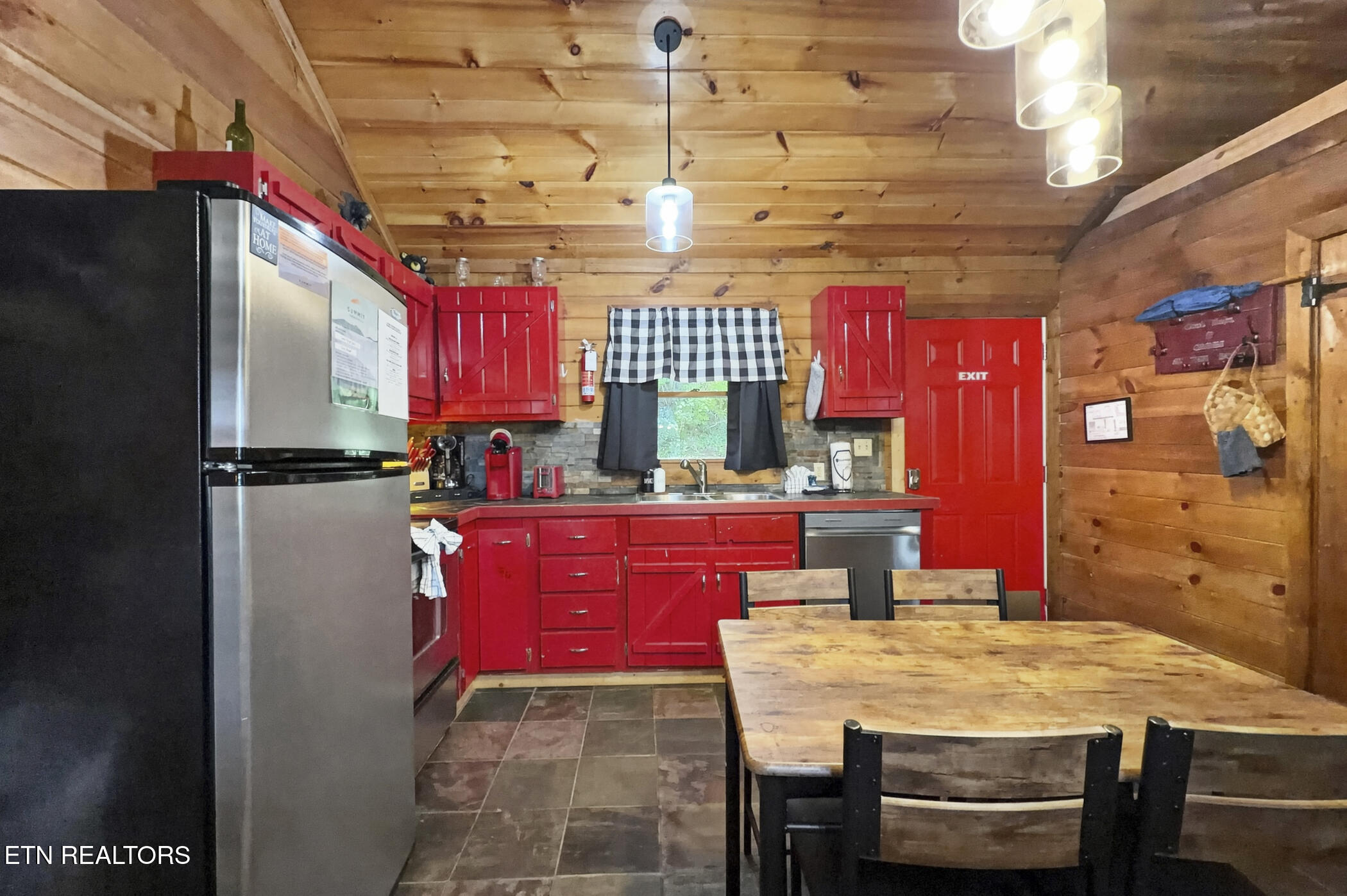 1935 Sb Ogle Lane Sevierville TN 37876
