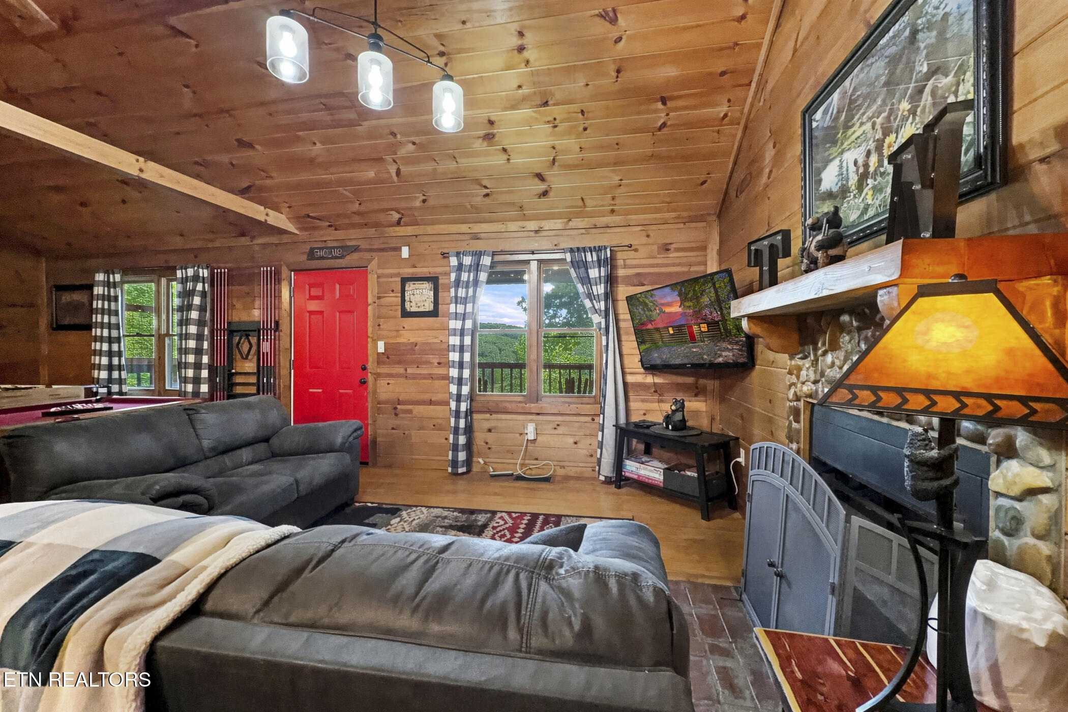 1935 Sb Ogle Lane Sevierville TN 37876