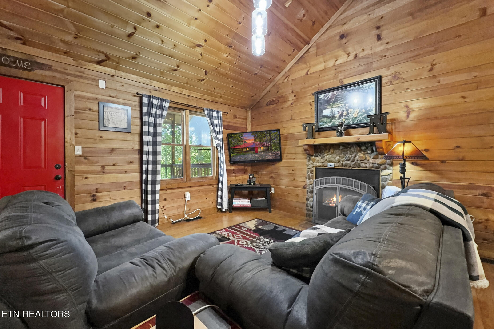 1935 Sb Ogle Lane Sevierville TN 37876