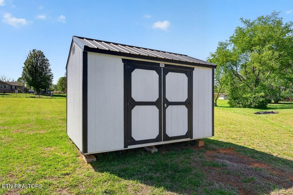 8664 Old Kentucky Road Sparta TN 38583