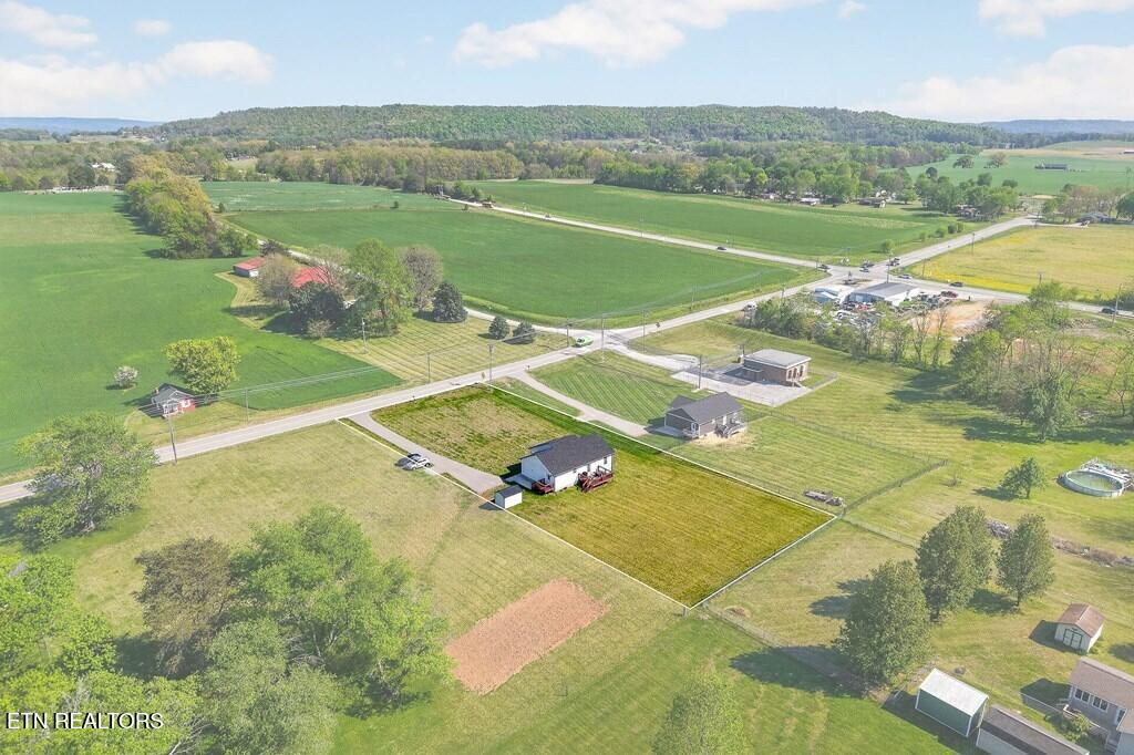 8664 Old Kentucky Road Sparta TN 38583