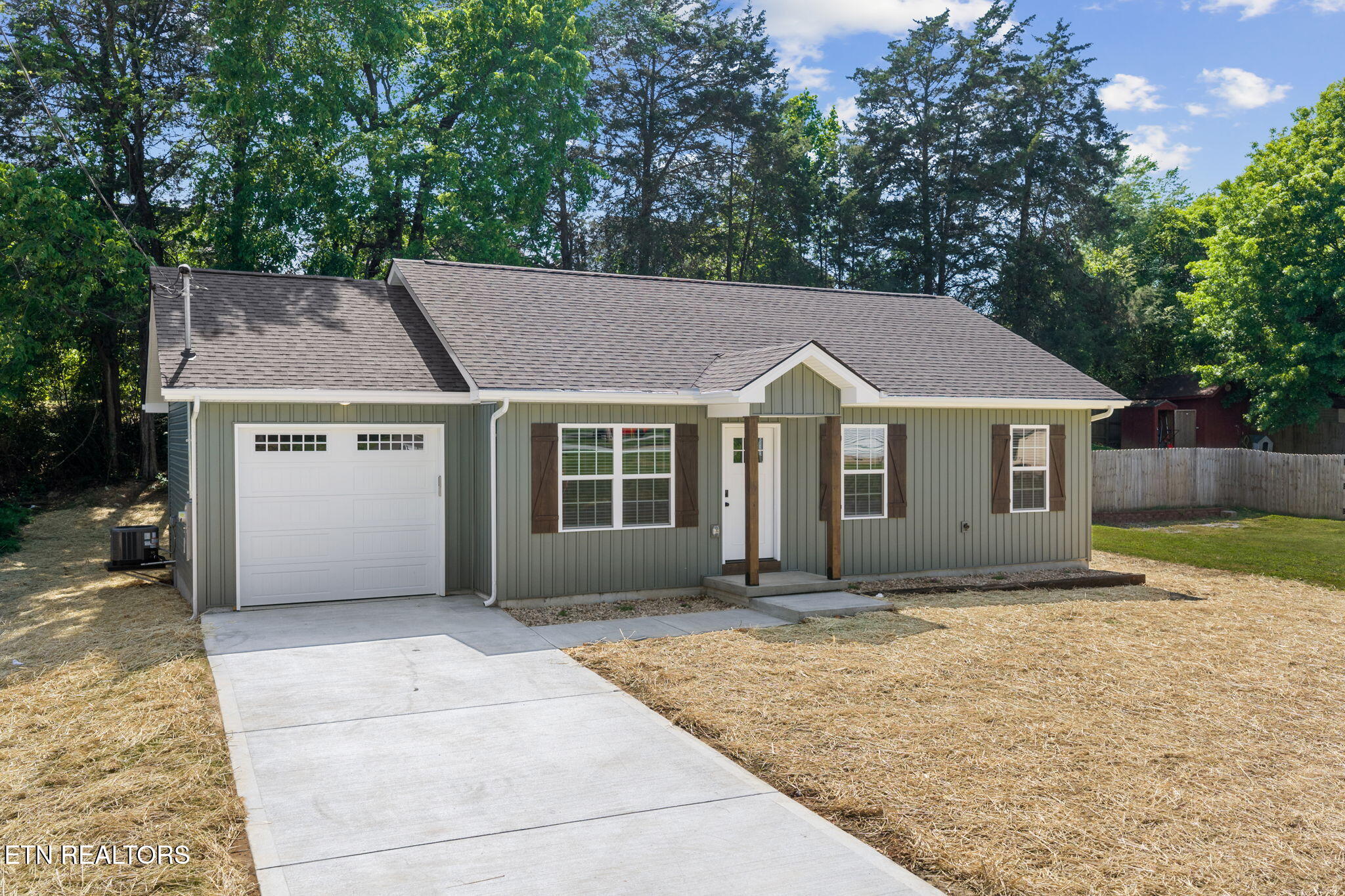 212 Doe Run Boulevard Clinton TN 37716