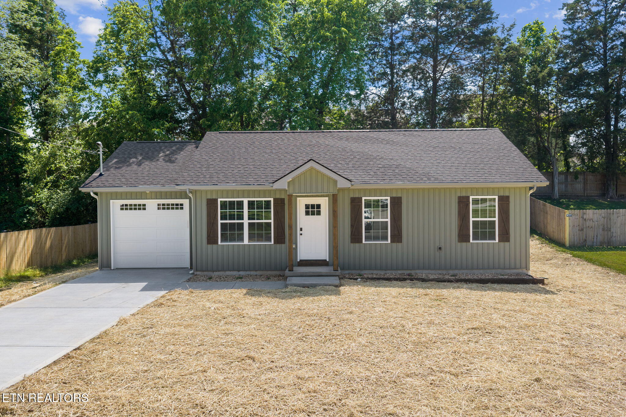 212 Doe Run Boulevard Clinton TN 37716