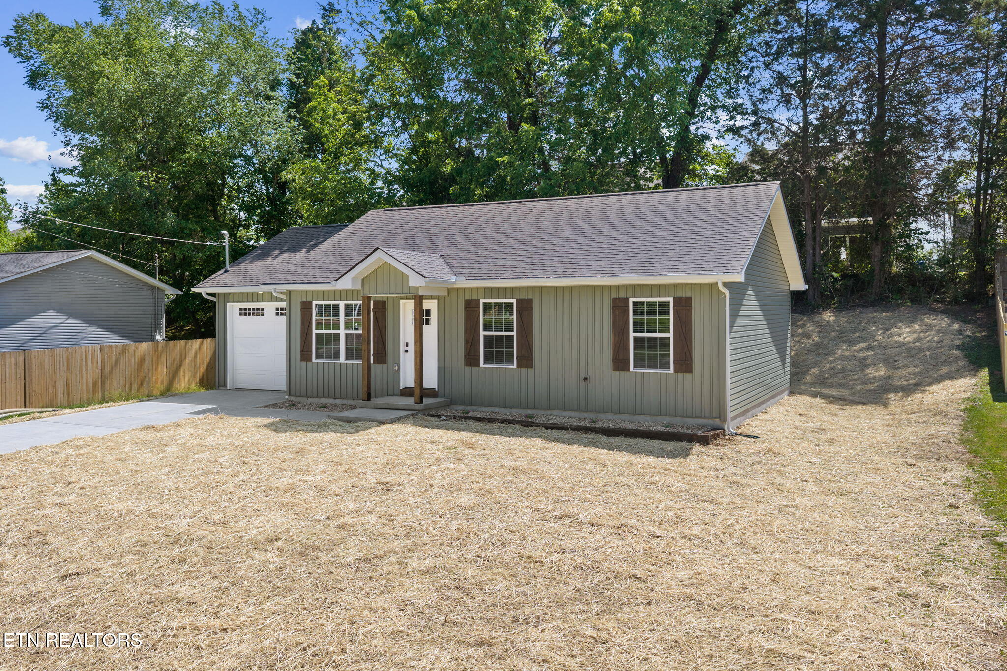 212 Doe Run Boulevard Clinton TN 37716
