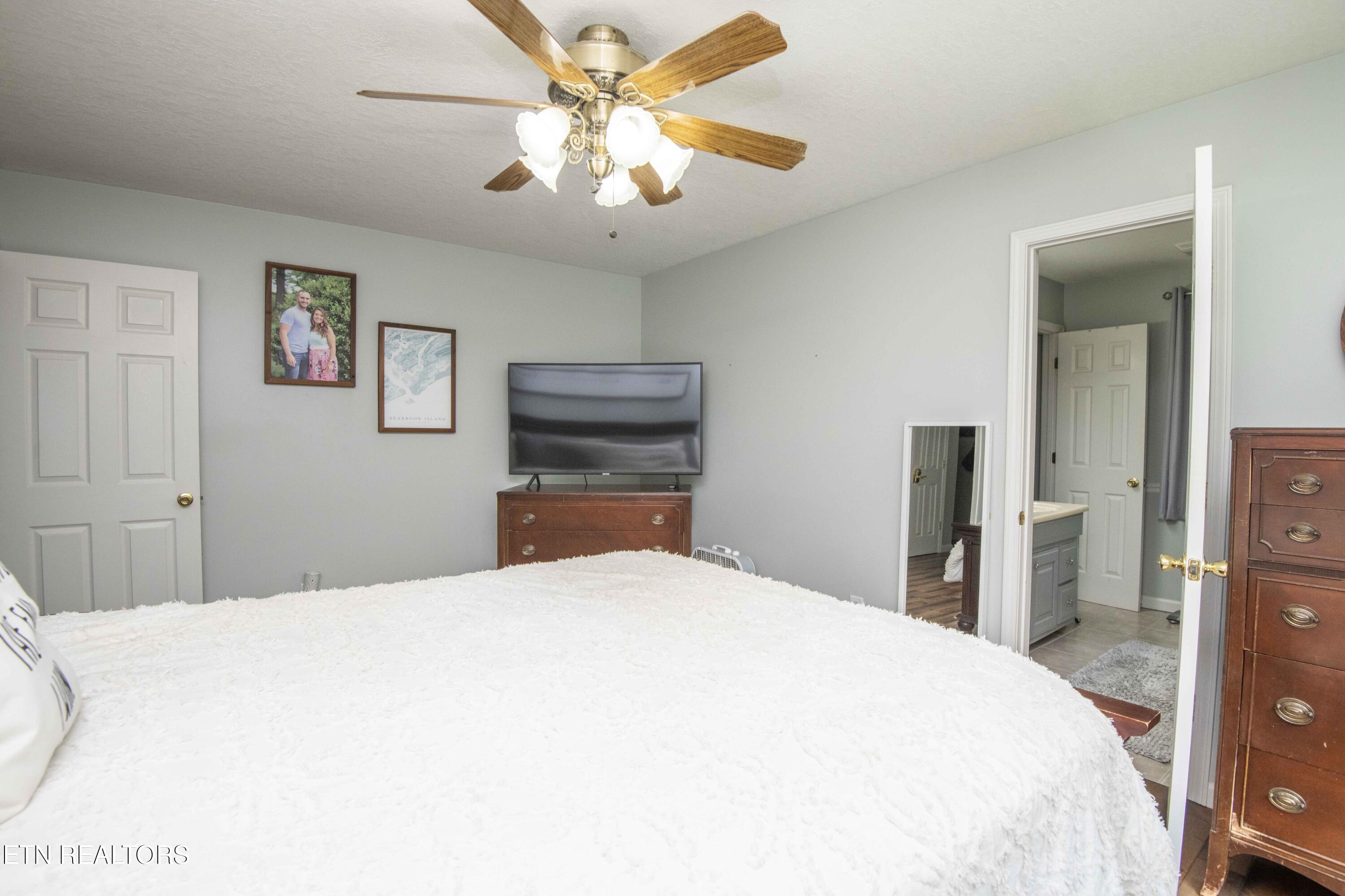 123 Southlake Drive Kingston TN 37763