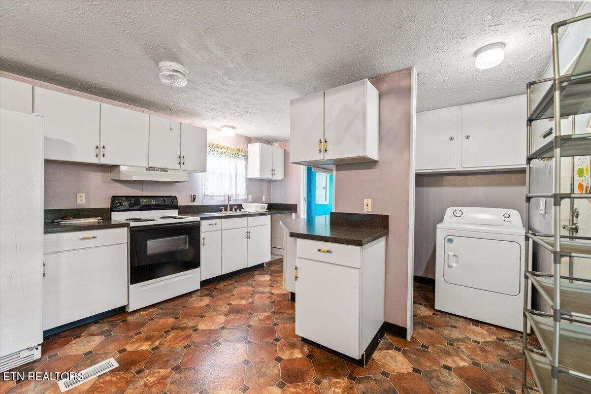 166 Andrew Lane Jacksboro TN 37757
