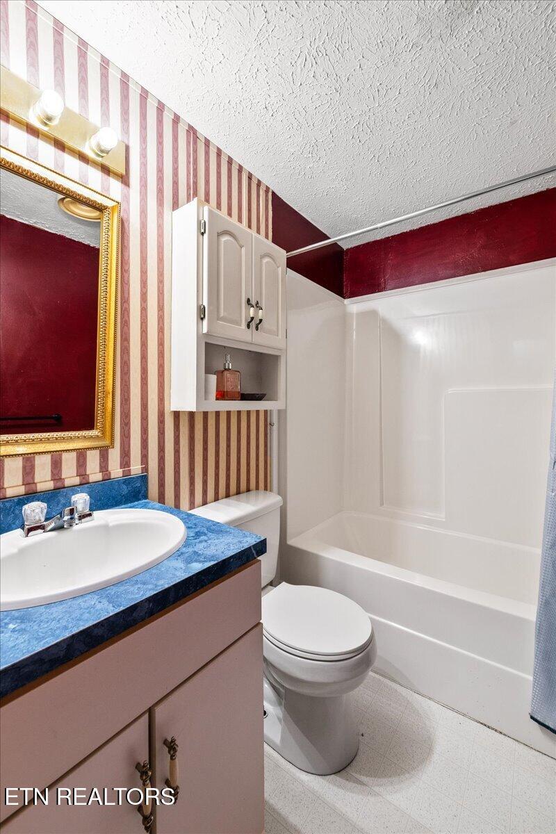 166 Andrew Lane Jacksboro TN 37757