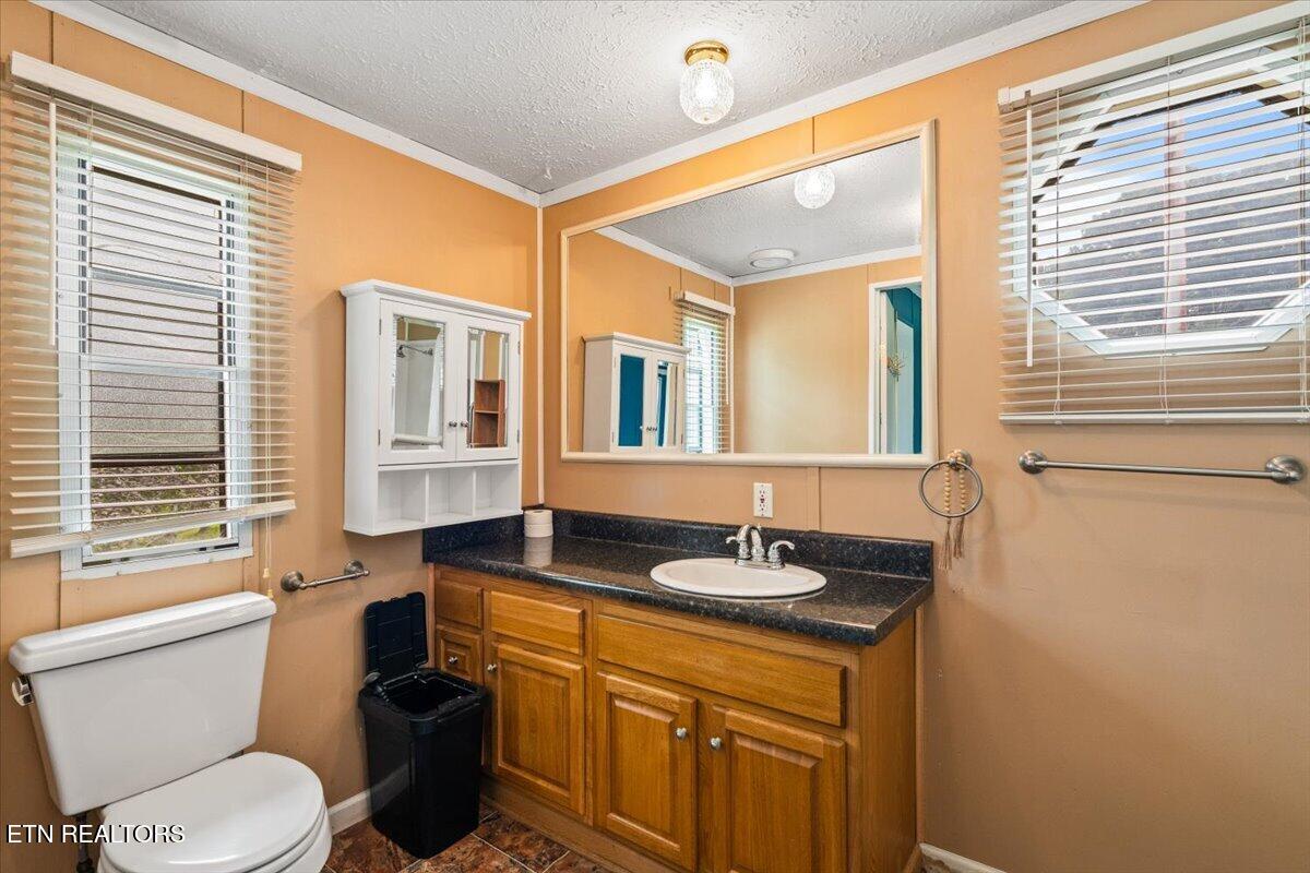 166 Andrew Lane Jacksboro TN 37757