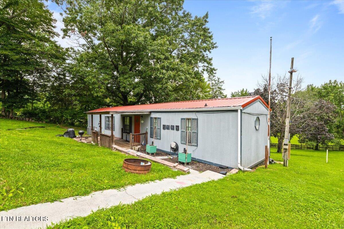 166 Andrew Lane Jacksboro TN 37757