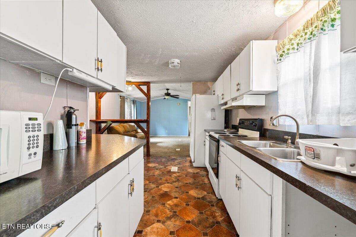 166 Andrew Lane Jacksboro TN 37757
