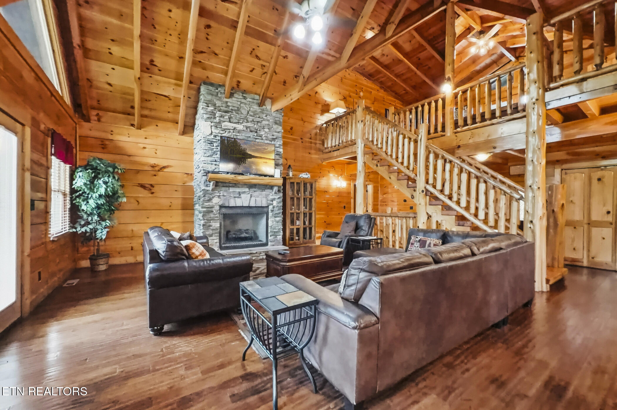 2906 Quiet Oak Way Pigeon Forge TN 37863