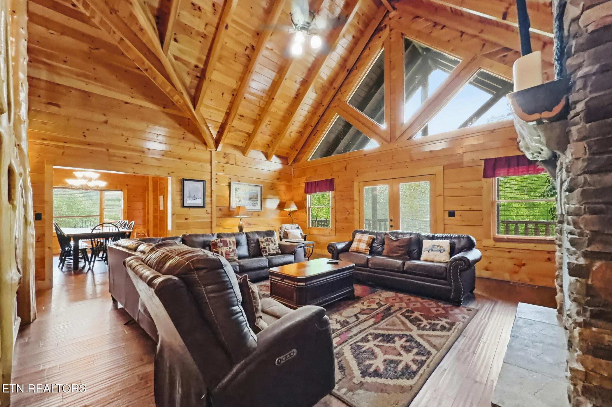 2906 Quiet Oak Way Pigeon Forge TN 37863