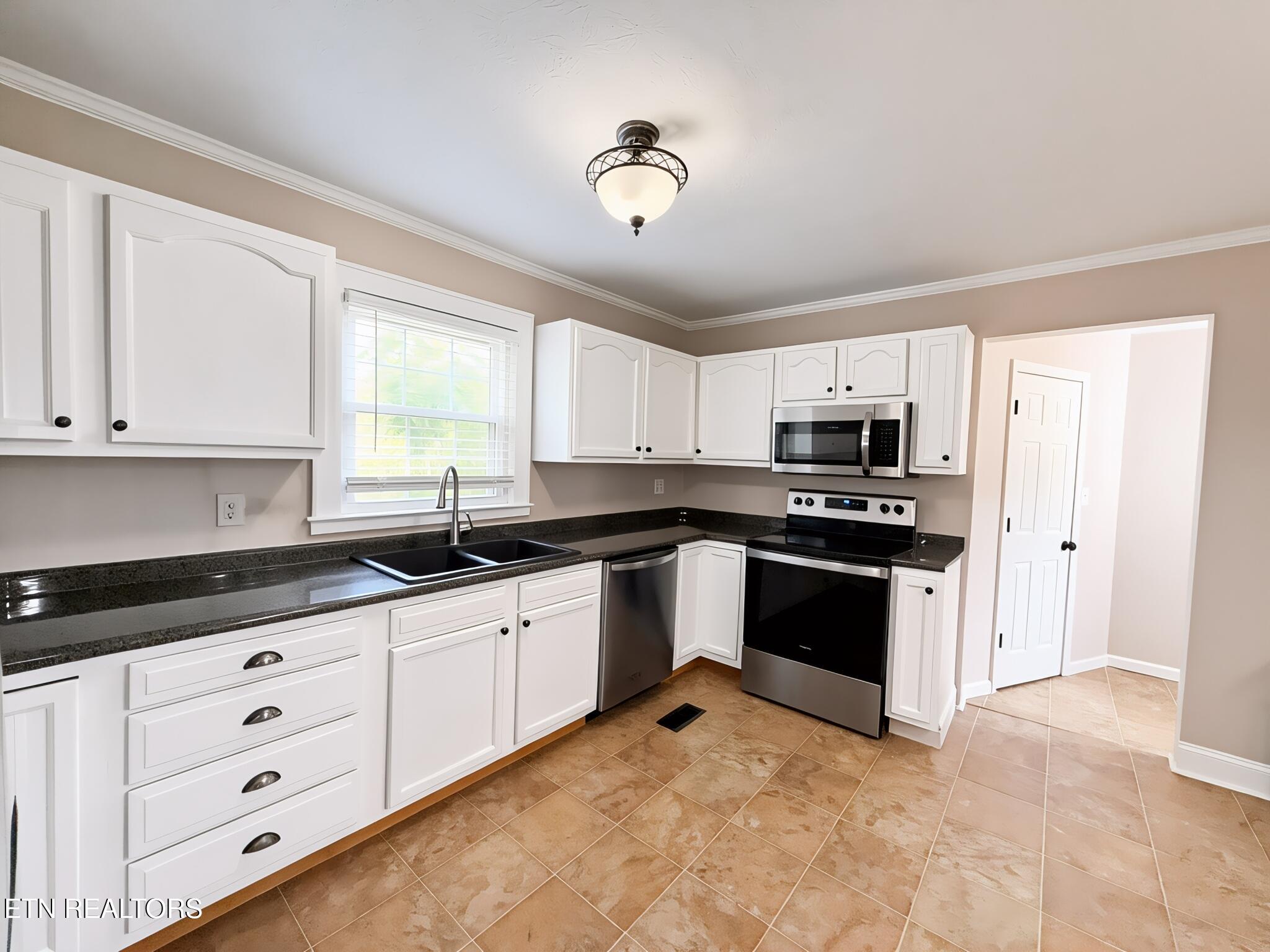 118 E Kentucky Avenue Lafollette TN 37766