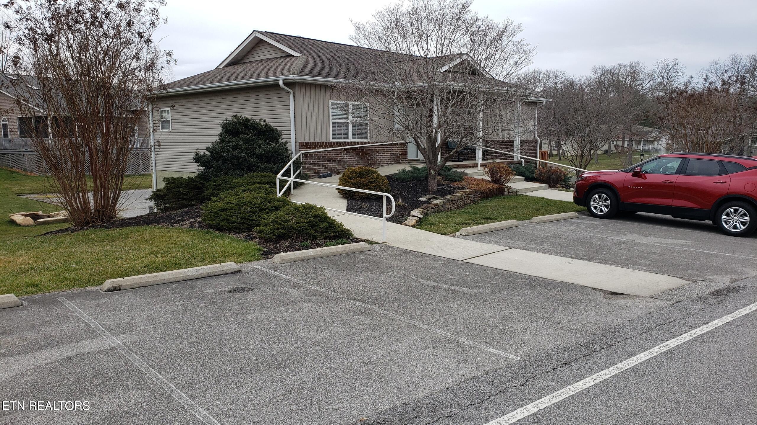 172 Hawthorn Loop Crossville TN 38555