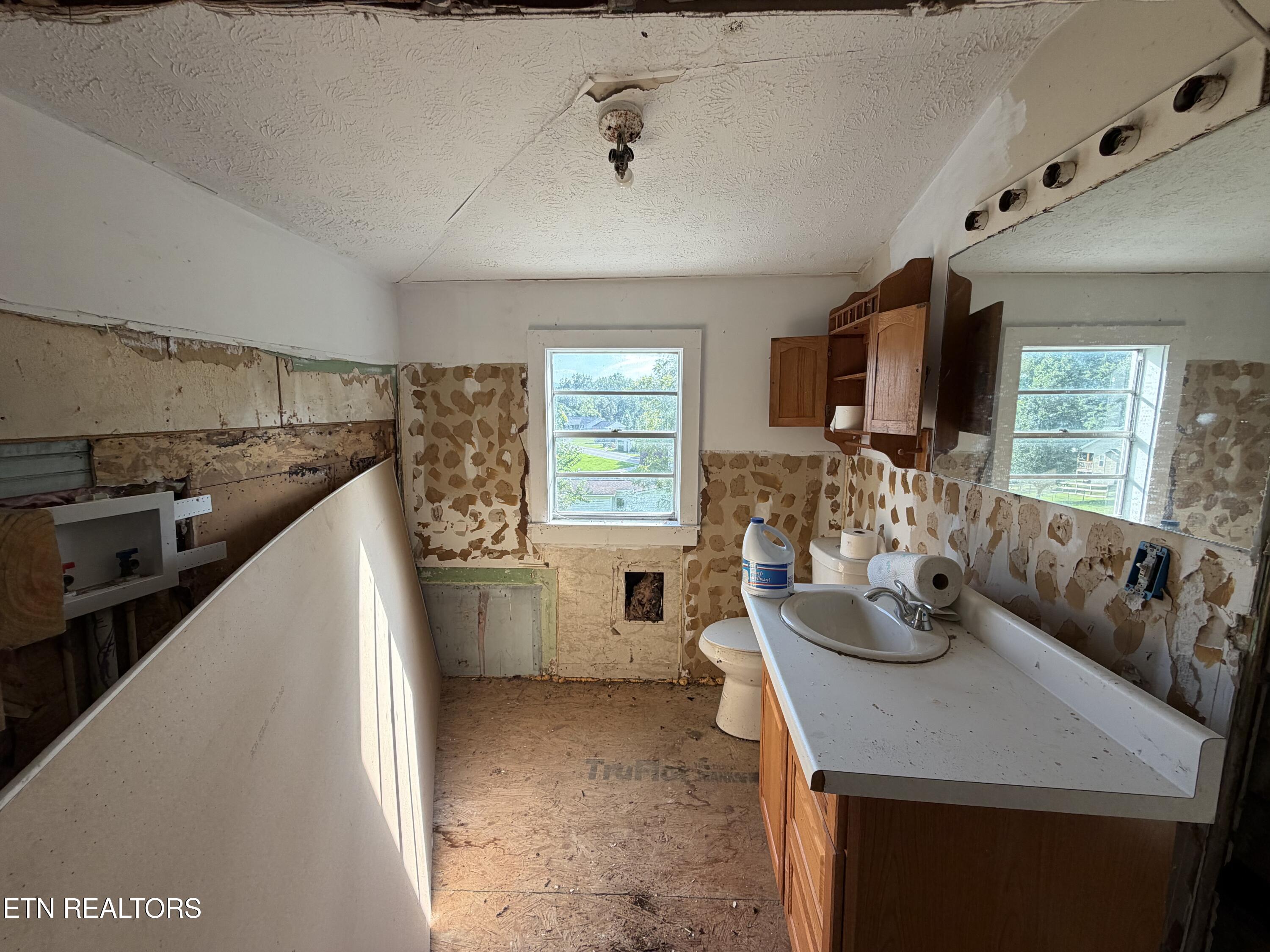 911 Loop Road Lafollette TN 37766