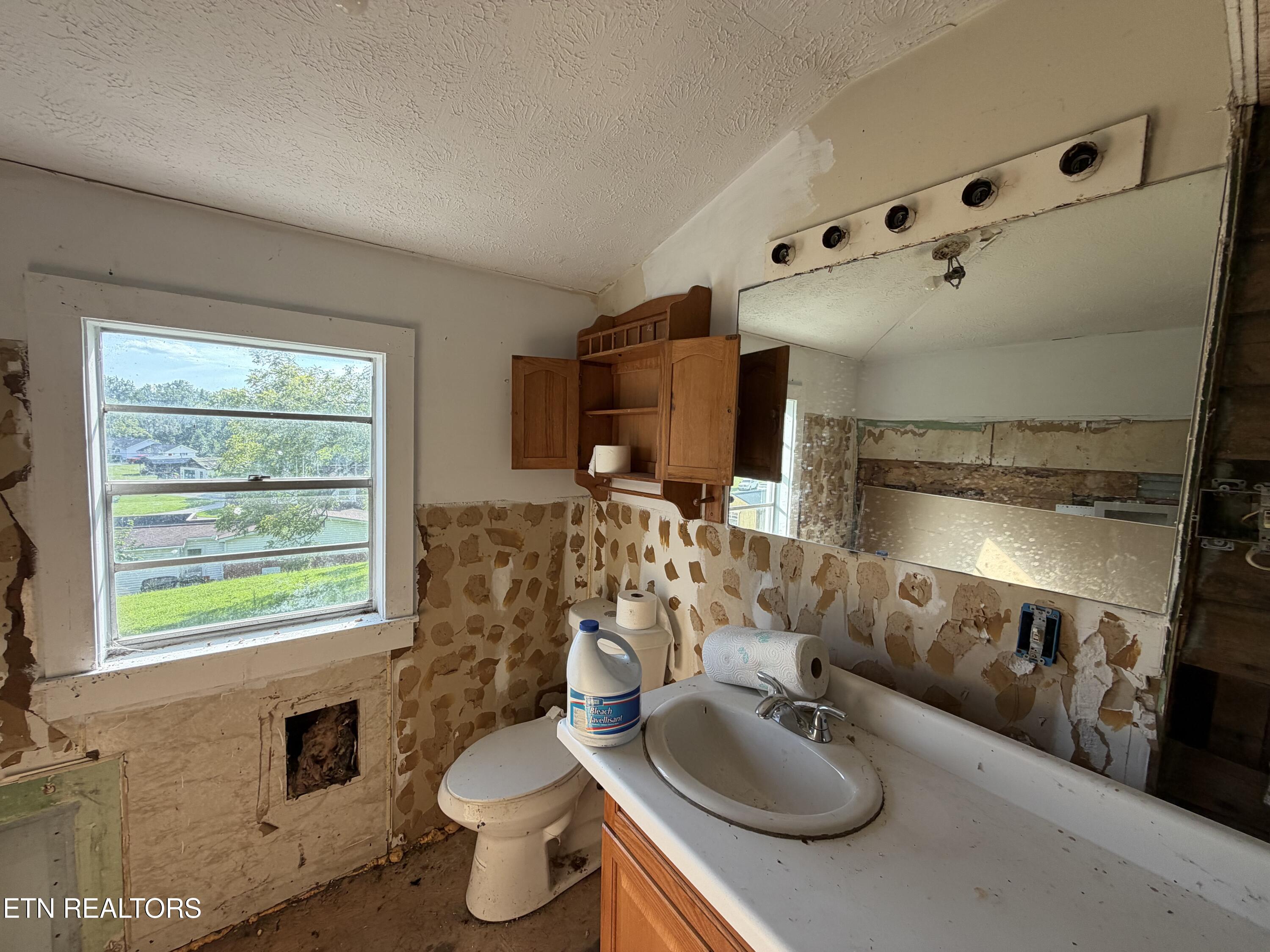 911 Loop Road Lafollette TN 37766