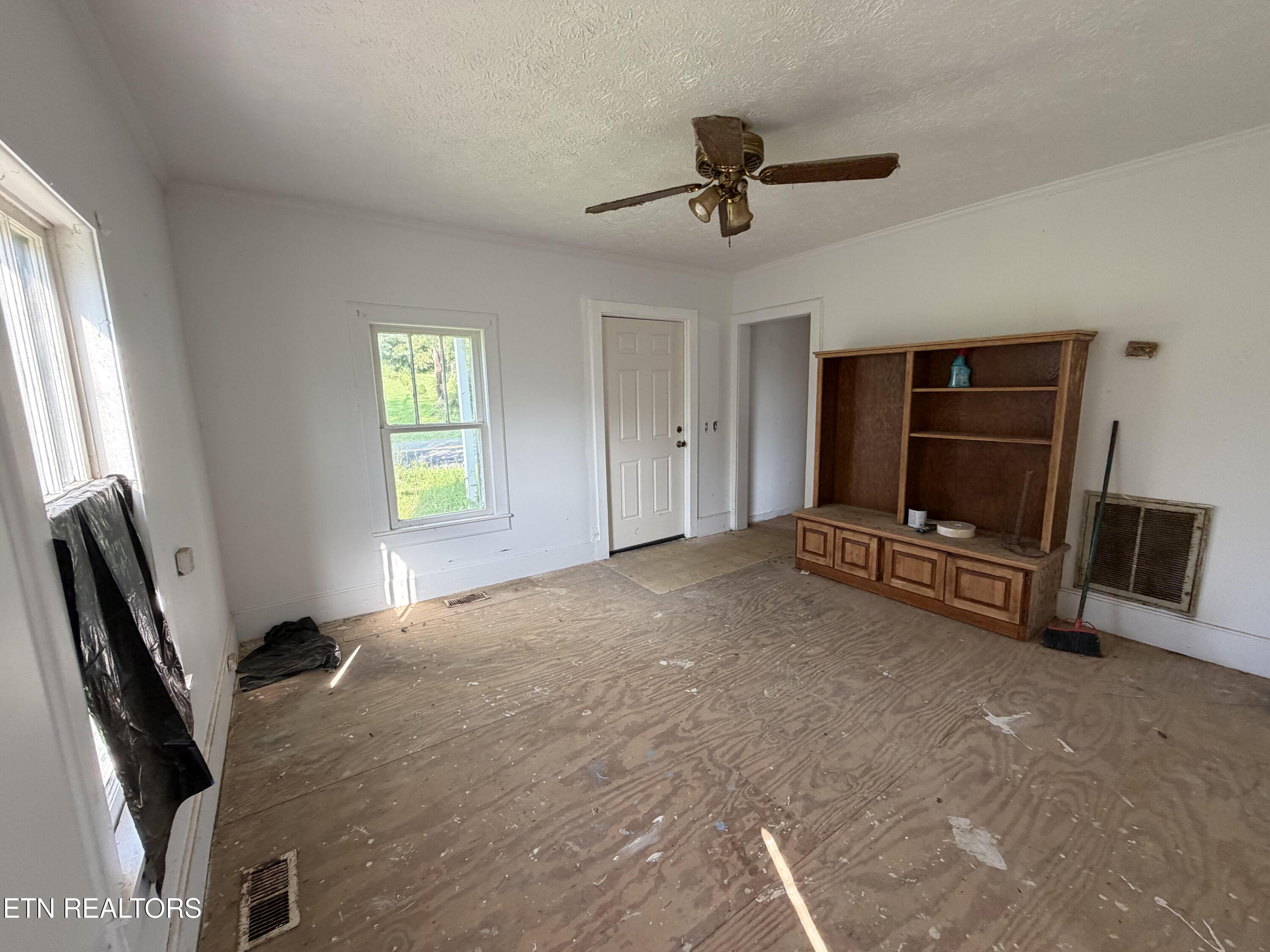 911 Loop Road Lafollette TN 37766