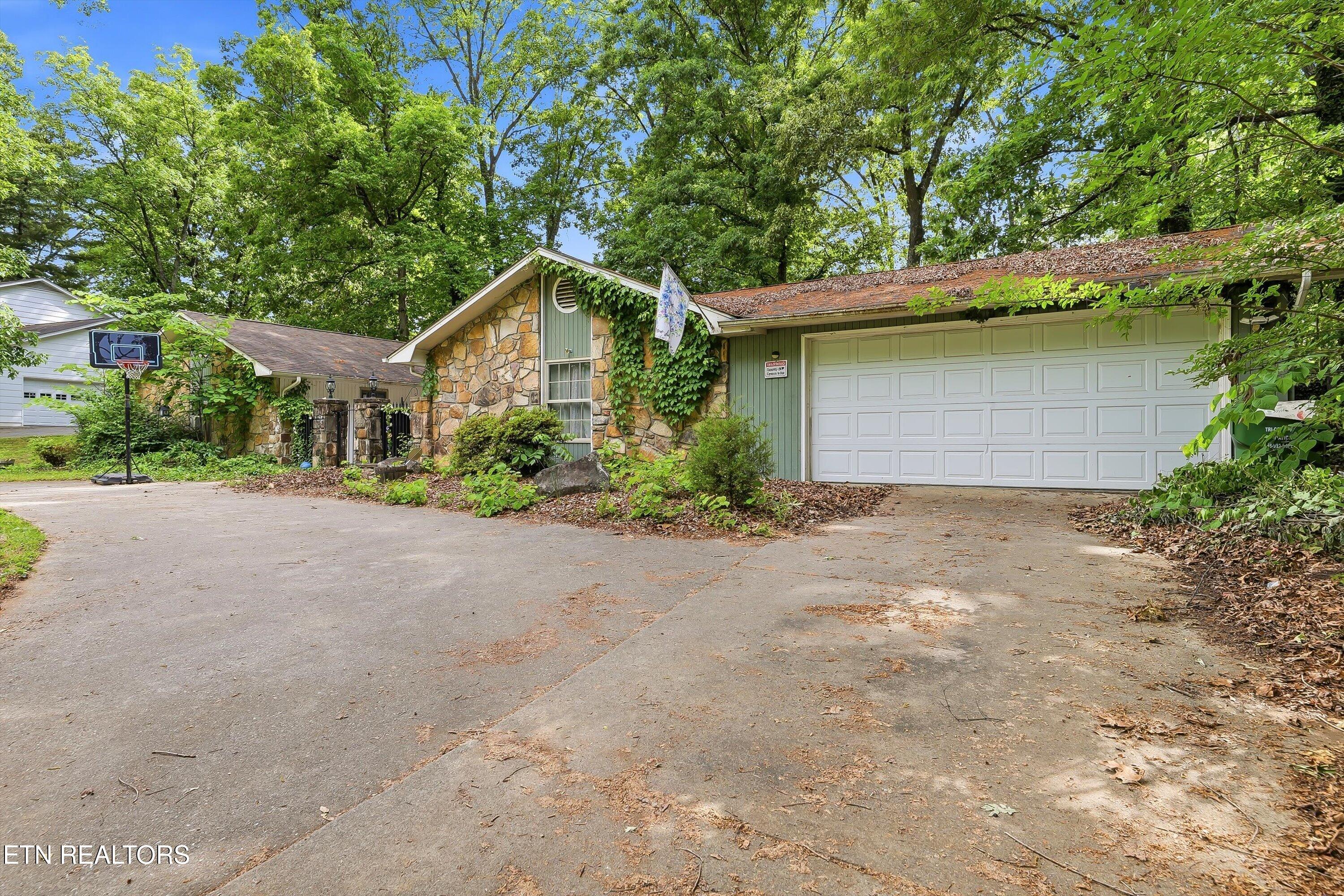 7941 Castlecomb Road Powell TN 37849