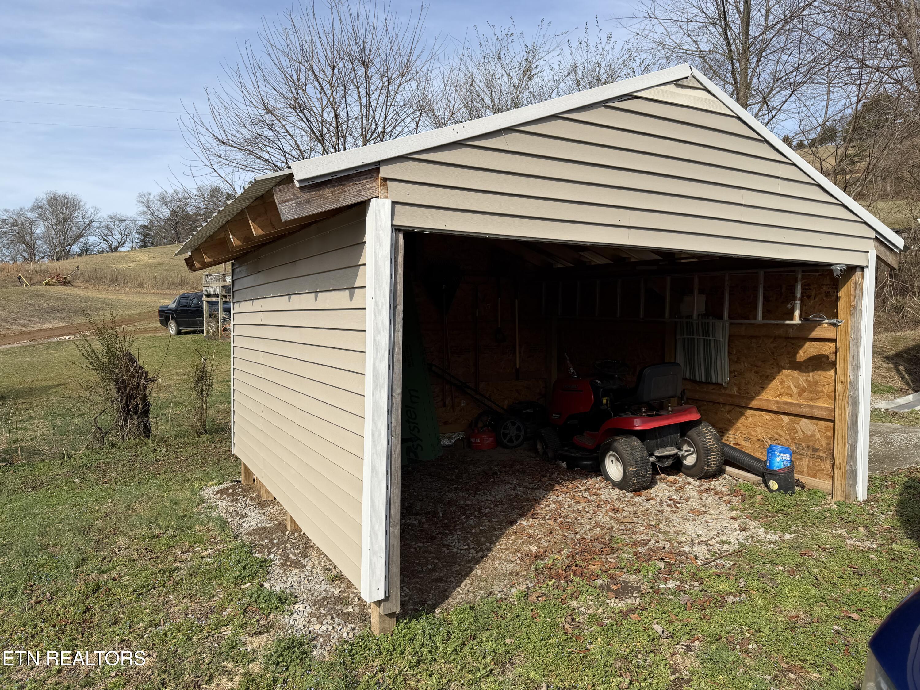 2218 Clouds Road New Tazewell TN 37825