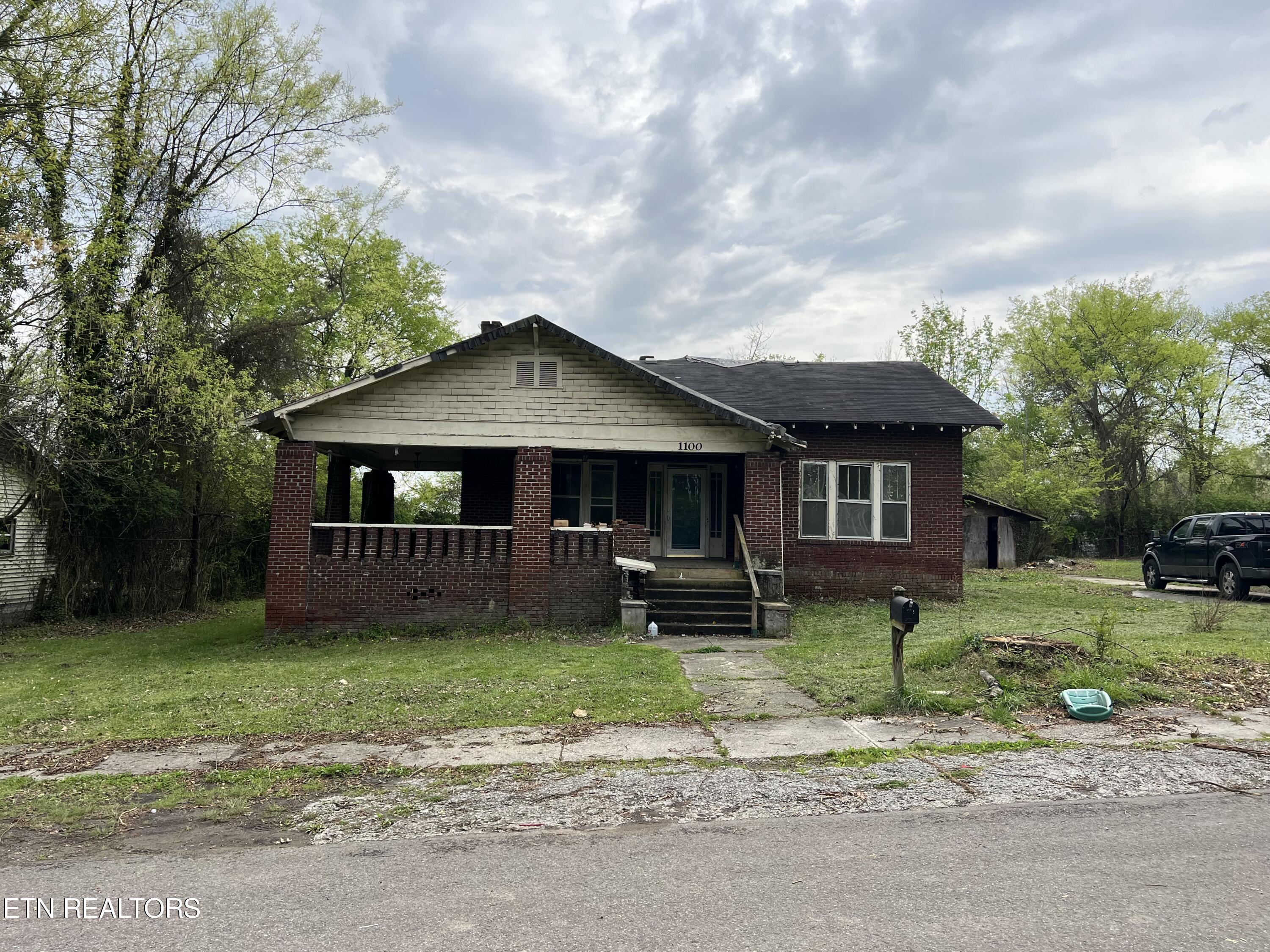 1100 Pembroke Avenue, Knoxville, TN 37917 1258926 Wallace Real