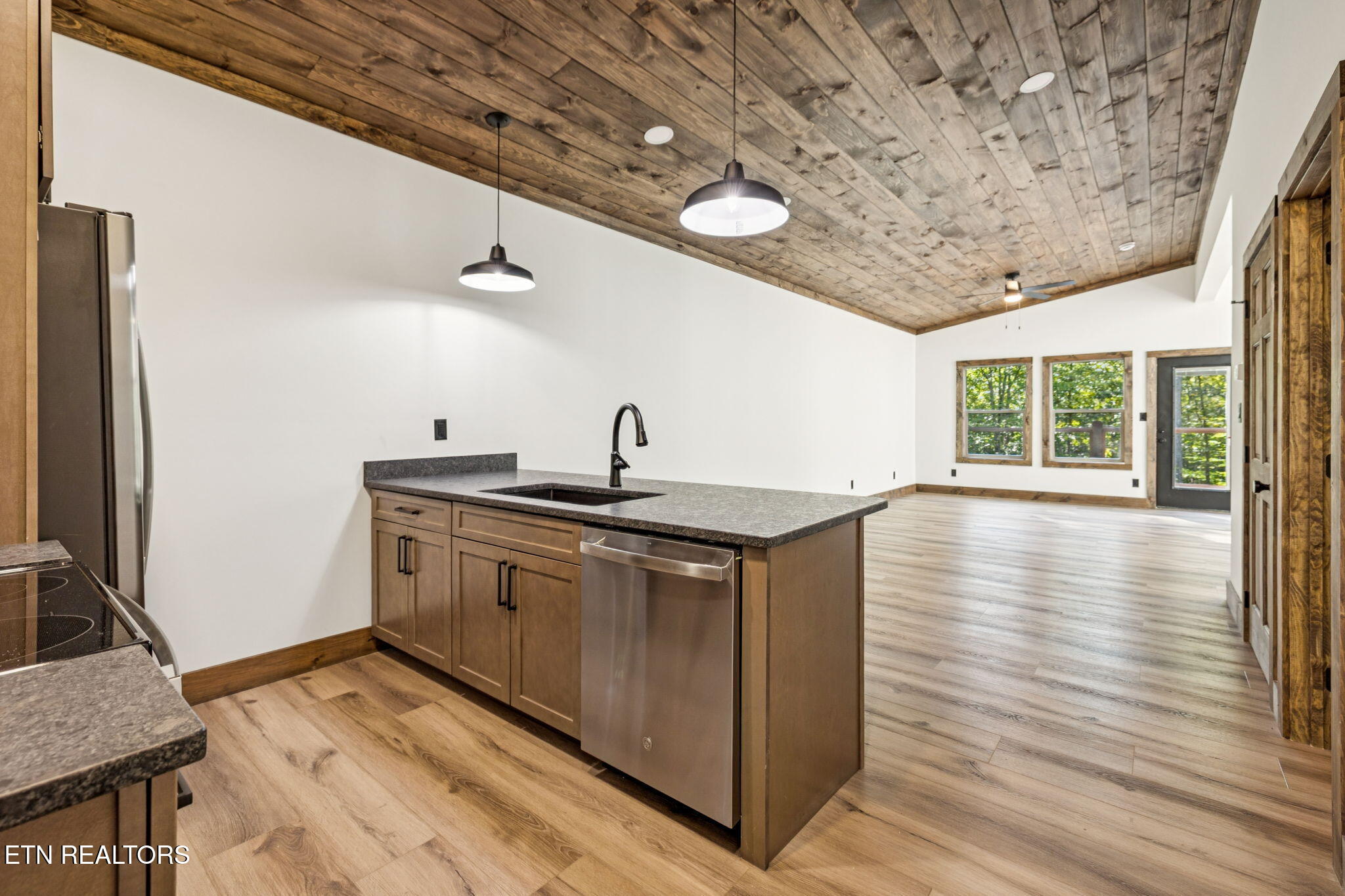 717 Country Oaks Lane Lafollette TN 37766