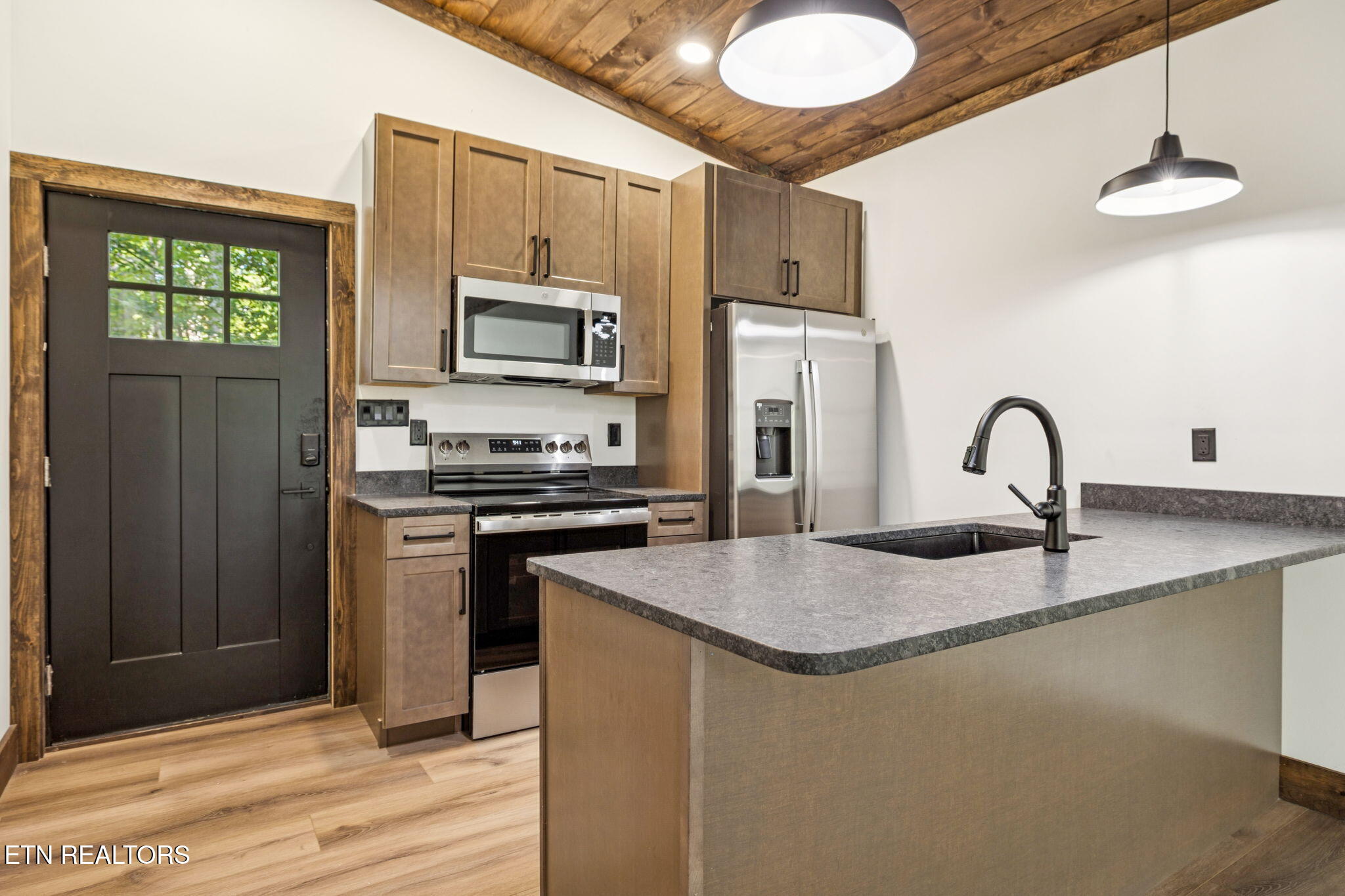 717 Country Oaks Lane Lafollette TN 37766