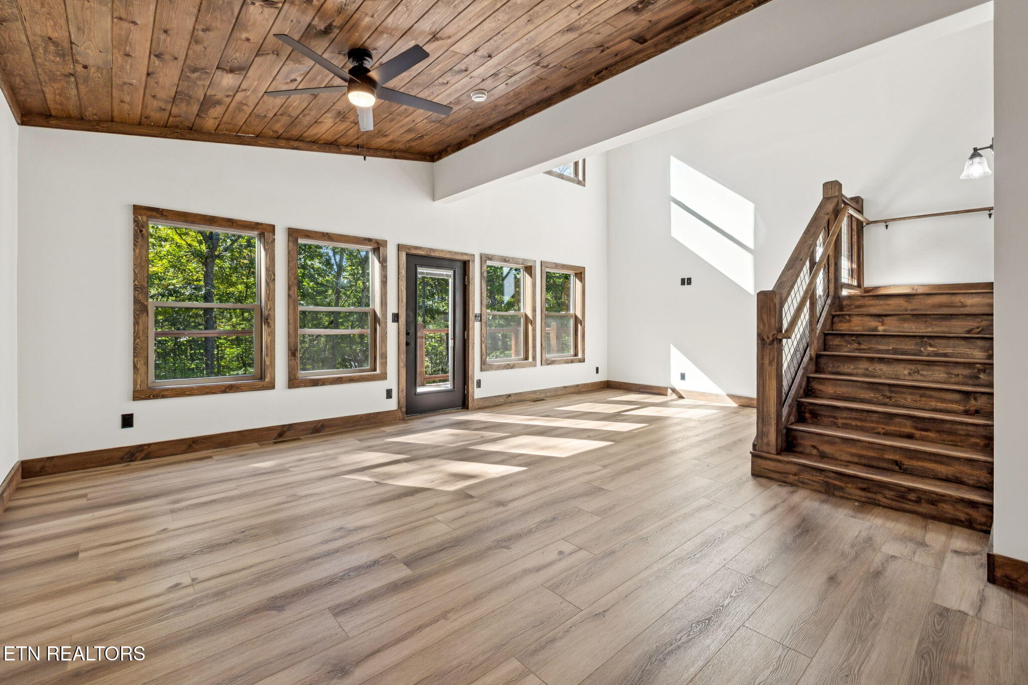 717 Country Oaks Lane Lafollette TN 37766