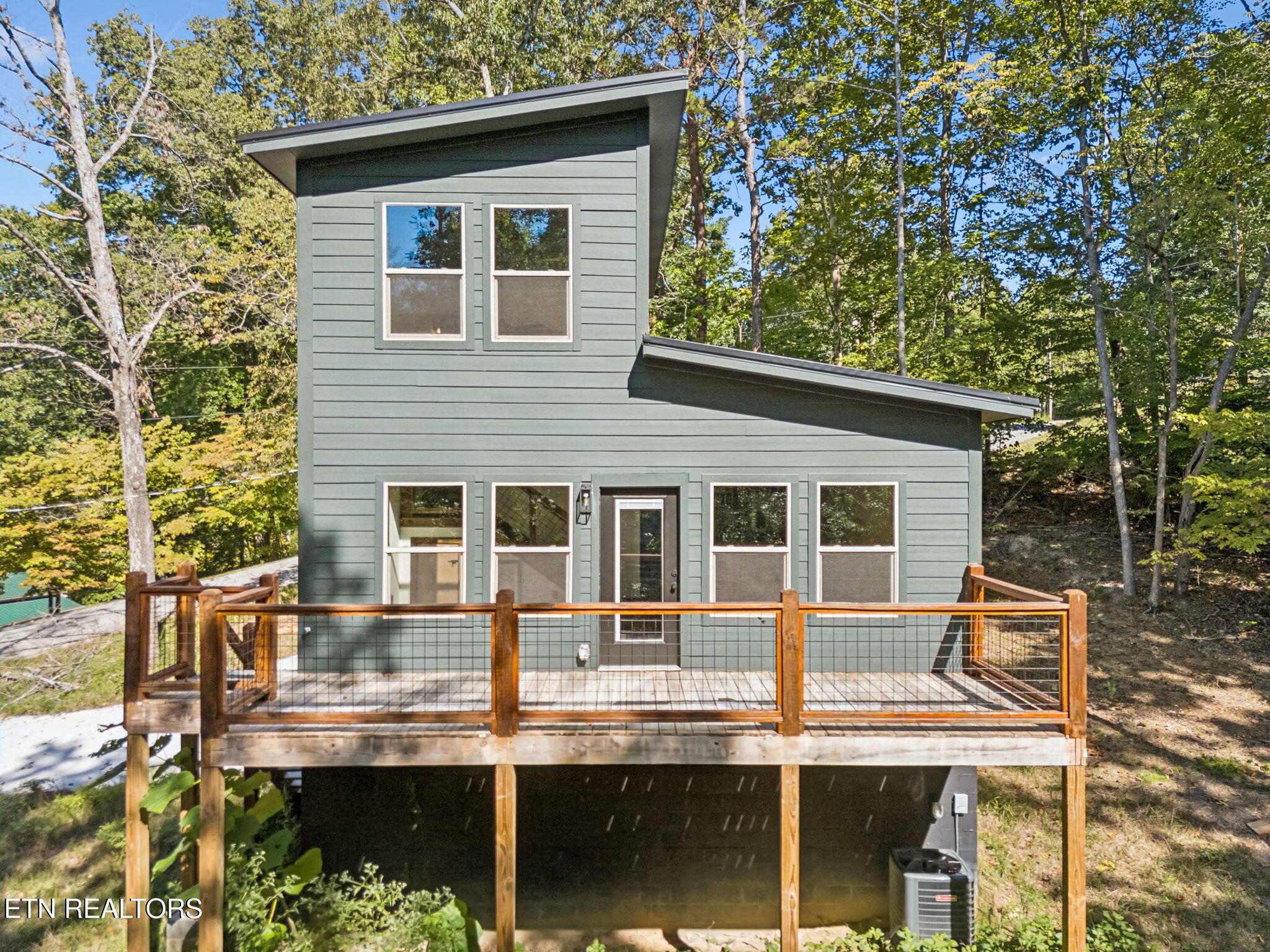 717 Country Oaks Lane Lafollette TN 37766