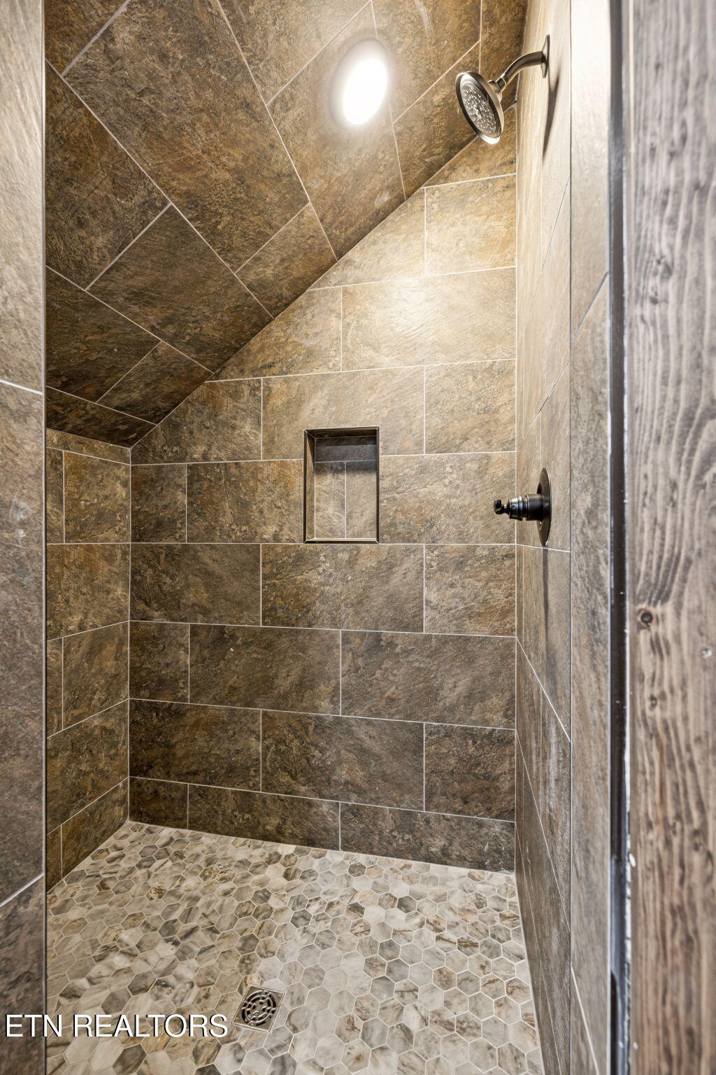 717 Country Oaks Lane Lafollette TN 37766