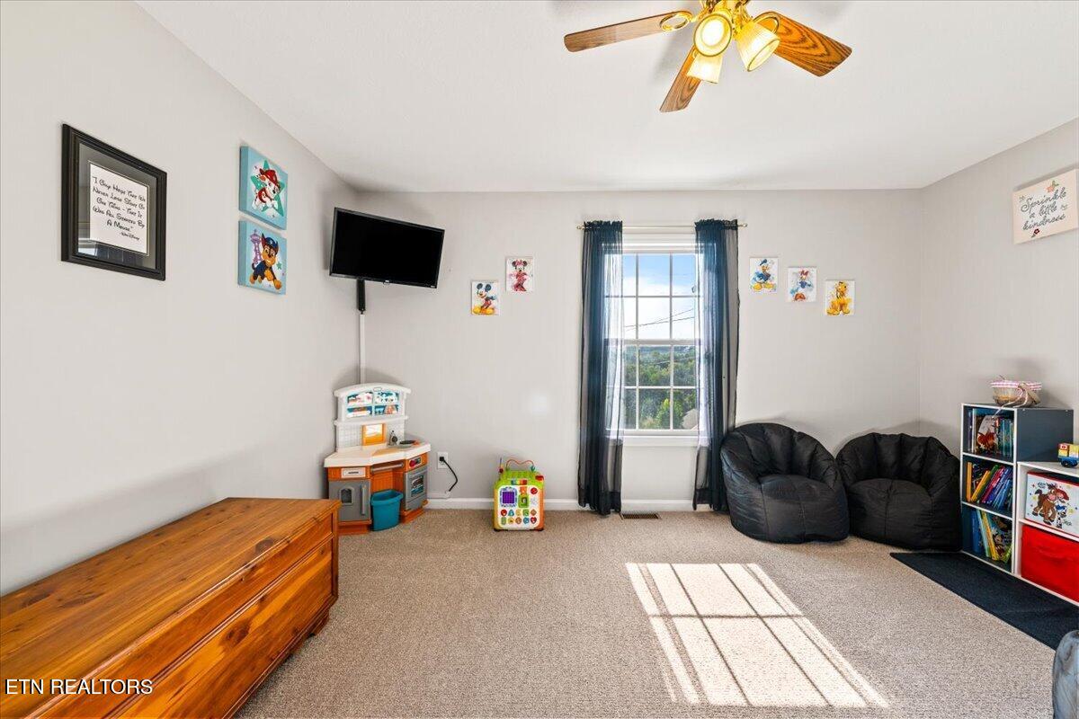 1143 Earnhart Lafollette TN 37766