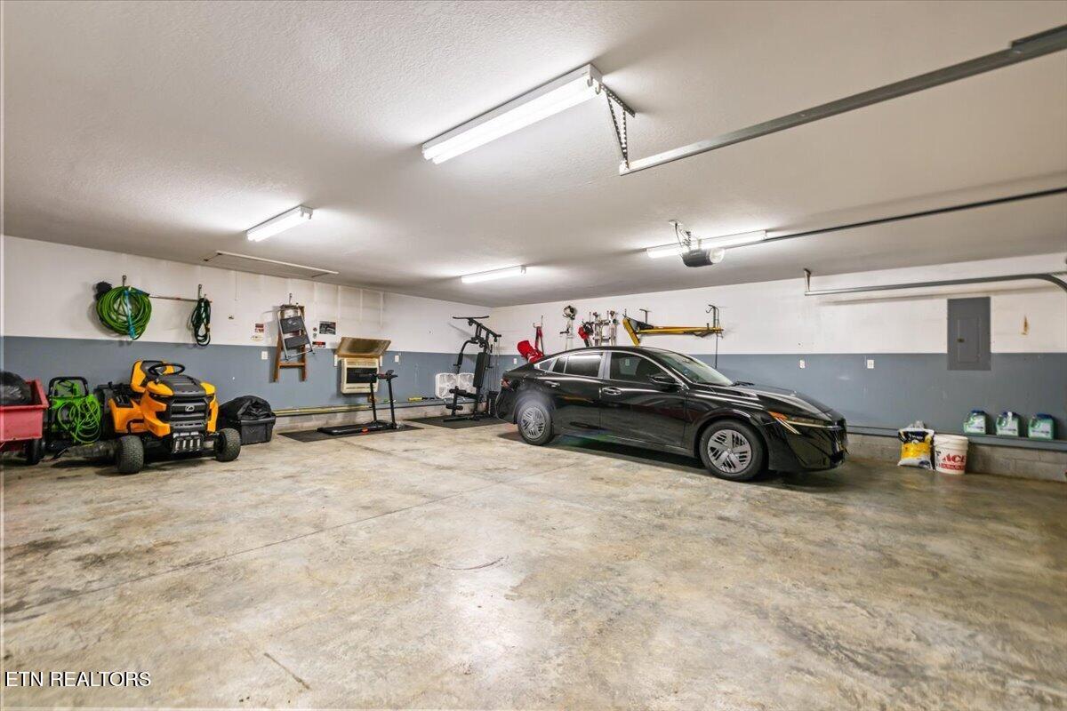 1143 Earnhart Lafollette TN 37766