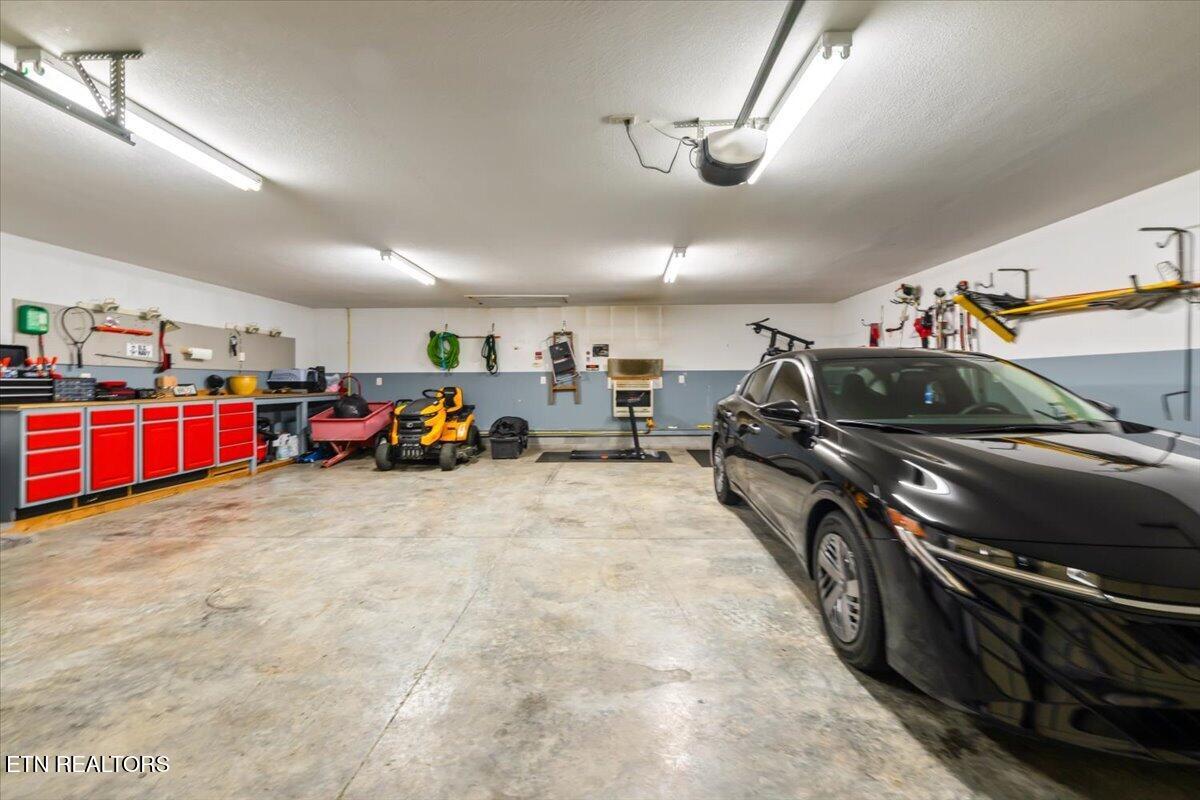 1143 Earnhart Lafollette TN 37766