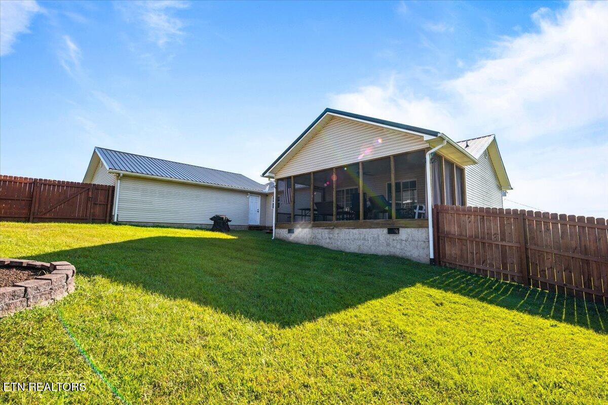 1143 Earnhart Lafollette TN 37766