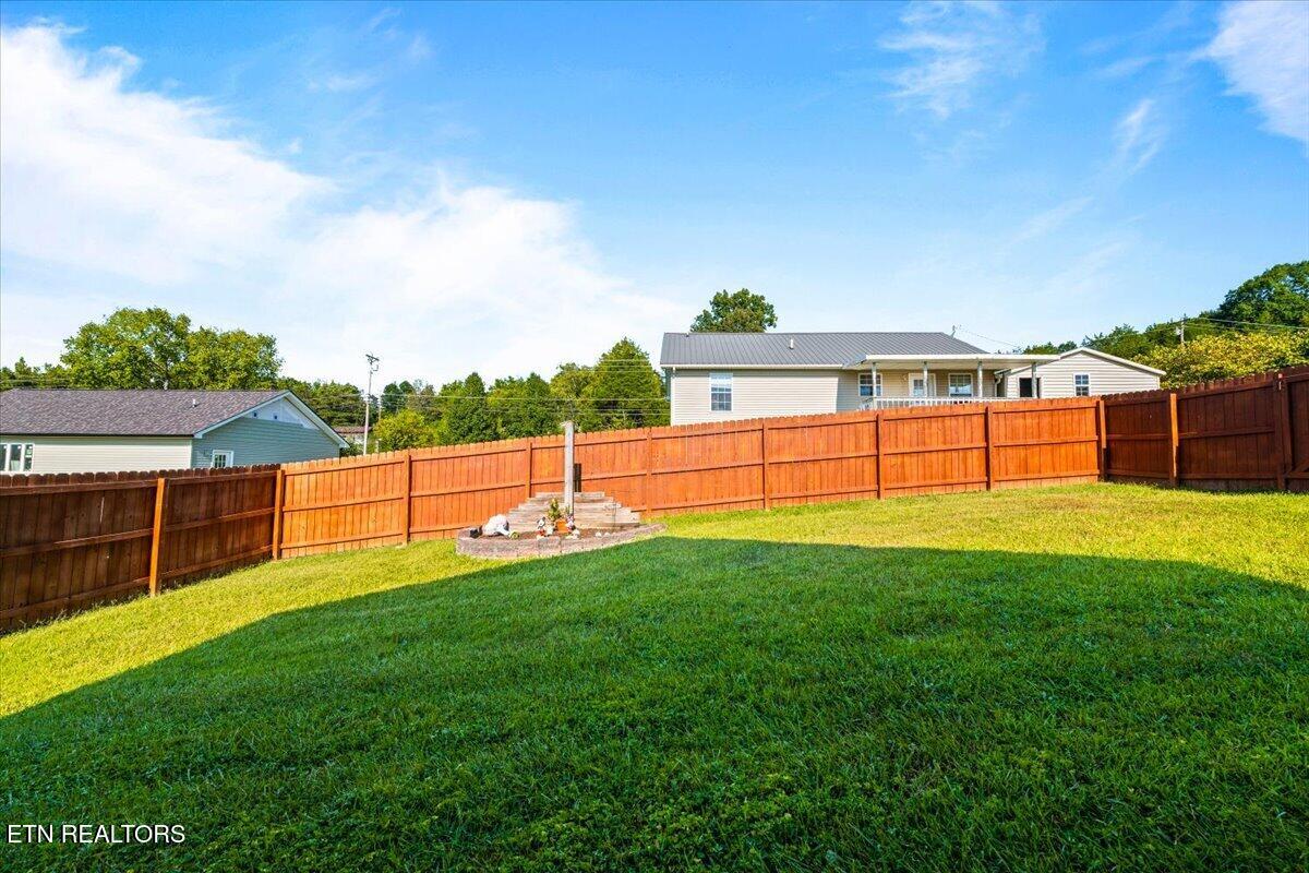 1143 Earnhart Lafollette TN 37766