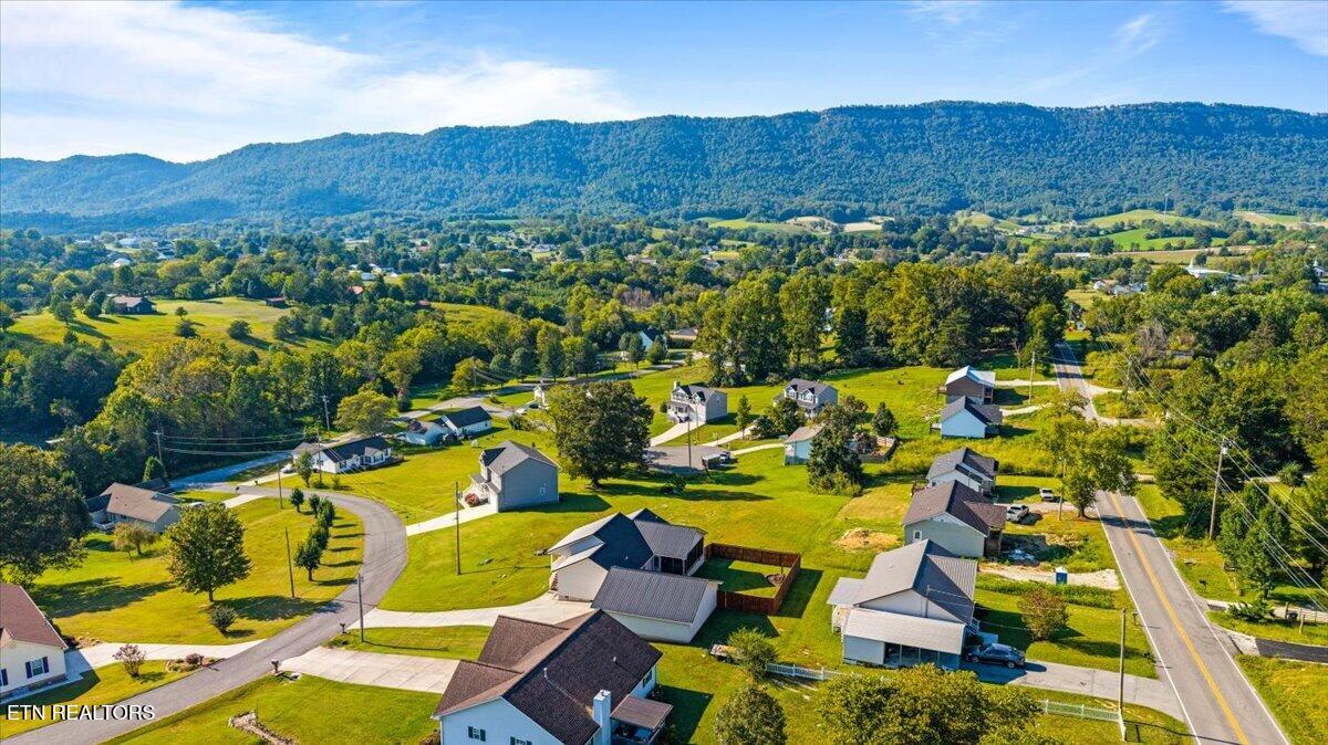 1143 Earnhart Lafollette TN 37766