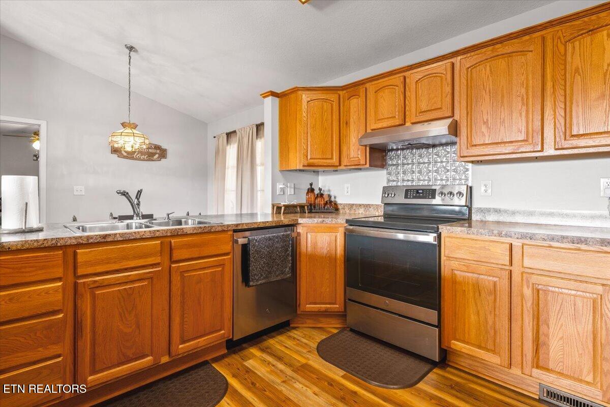 1143 Earnhart Lafollette TN 37766