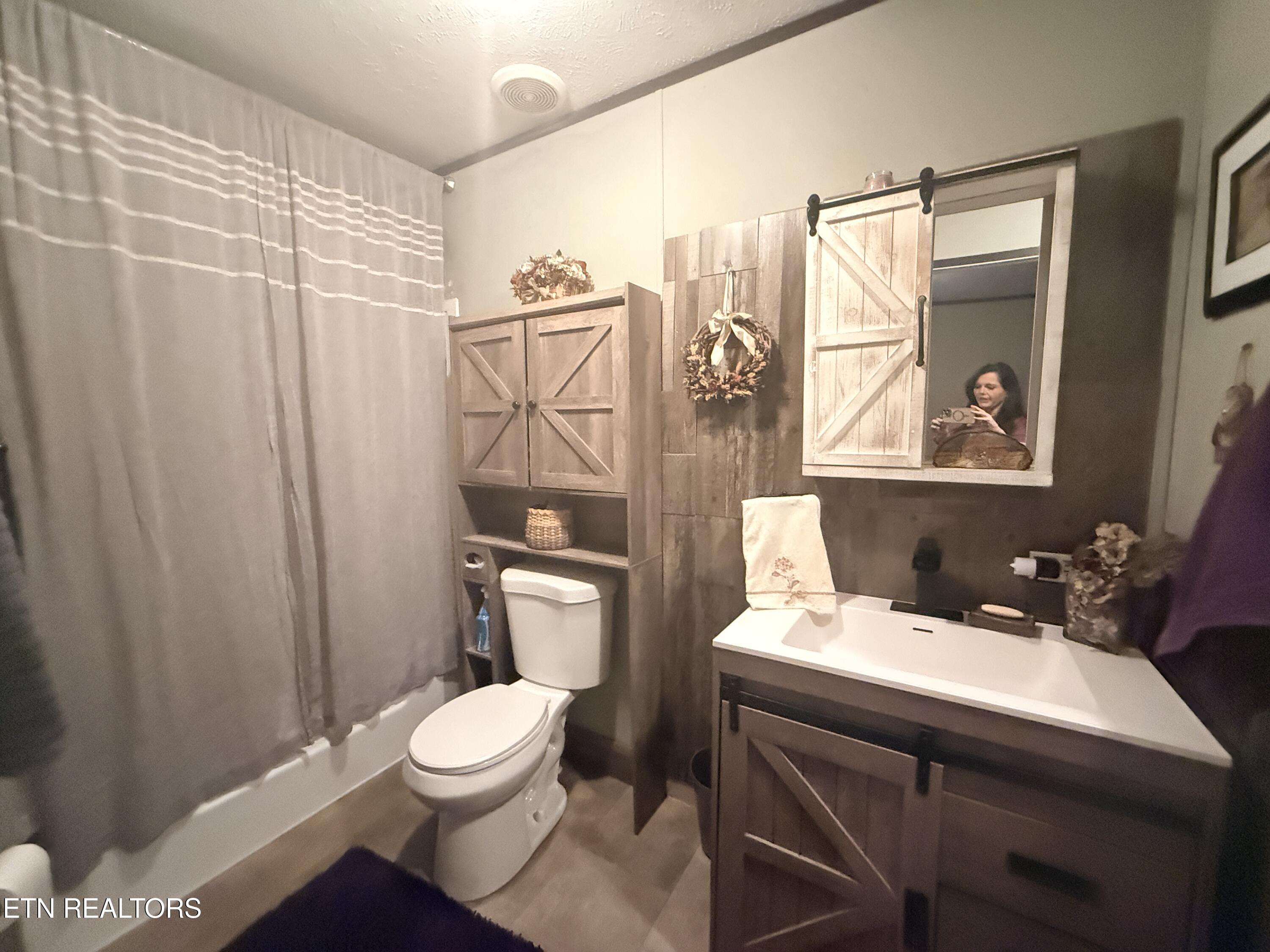 174 Claude Howard Road Deer Lodge TN 37726
