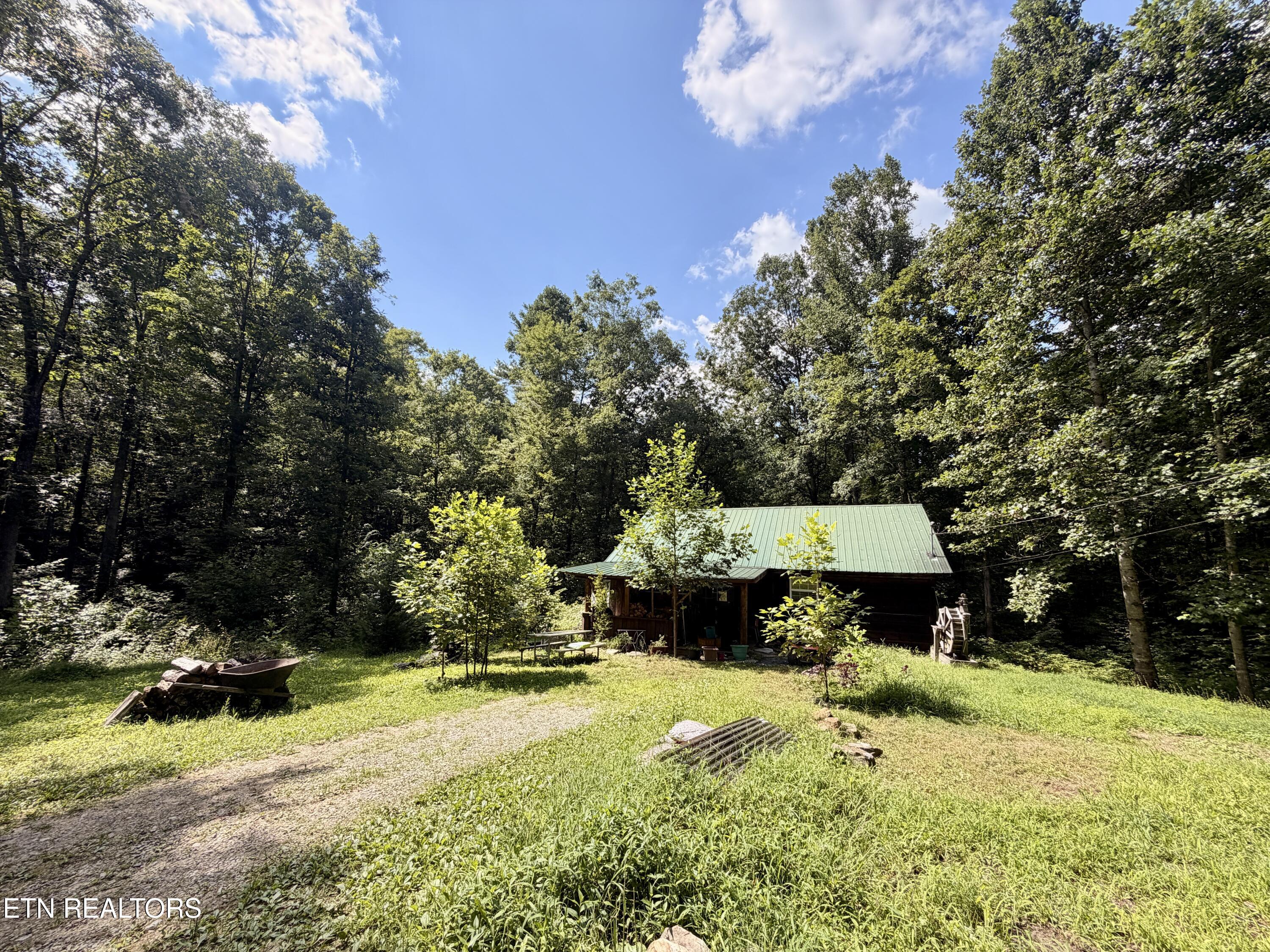 402 Paradise Lane Deer Lodge TN 37726