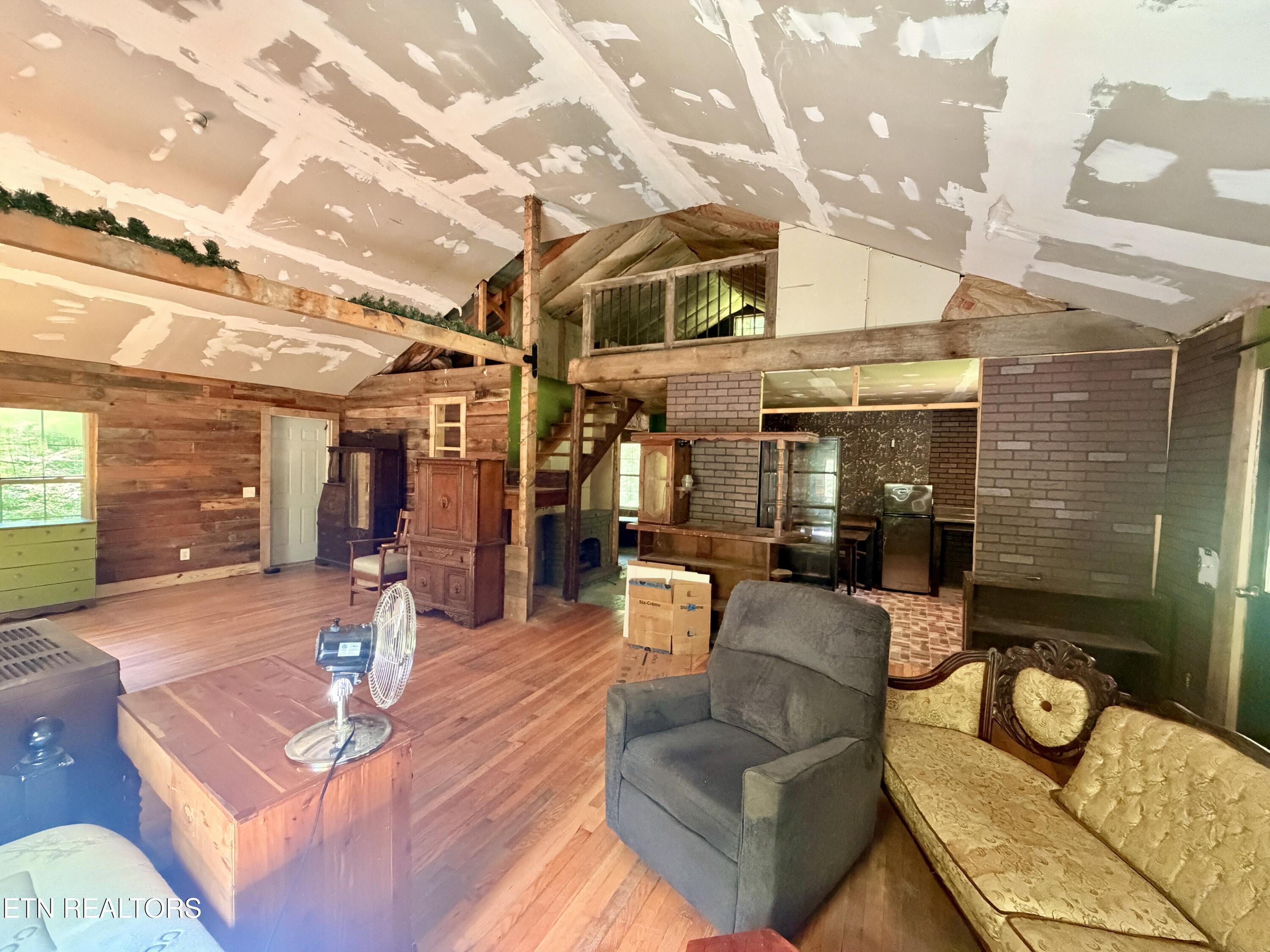 402 Paradise Lane Deer Lodge TN 37726