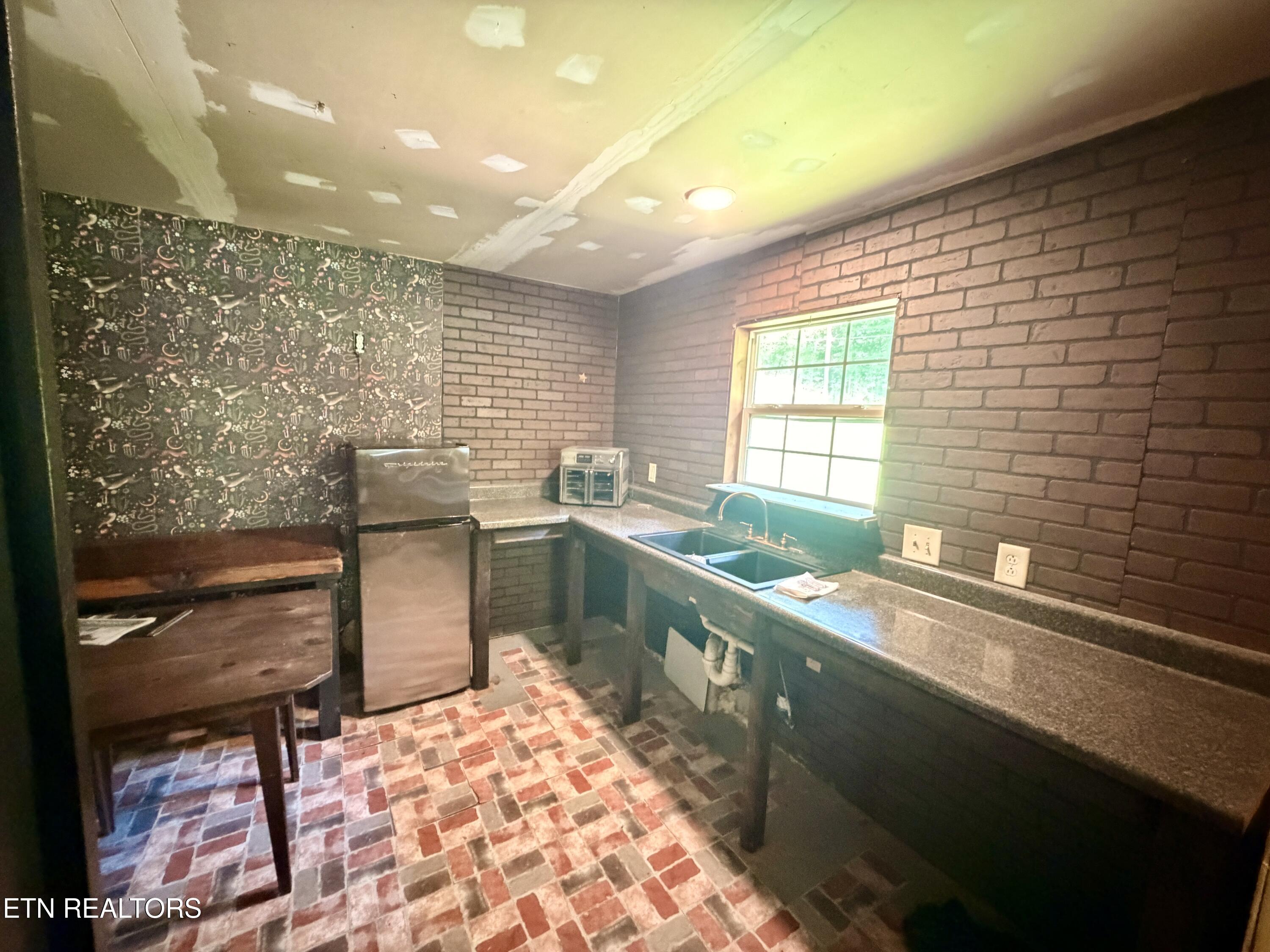 402 Paradise Lane Deer Lodge TN 37726