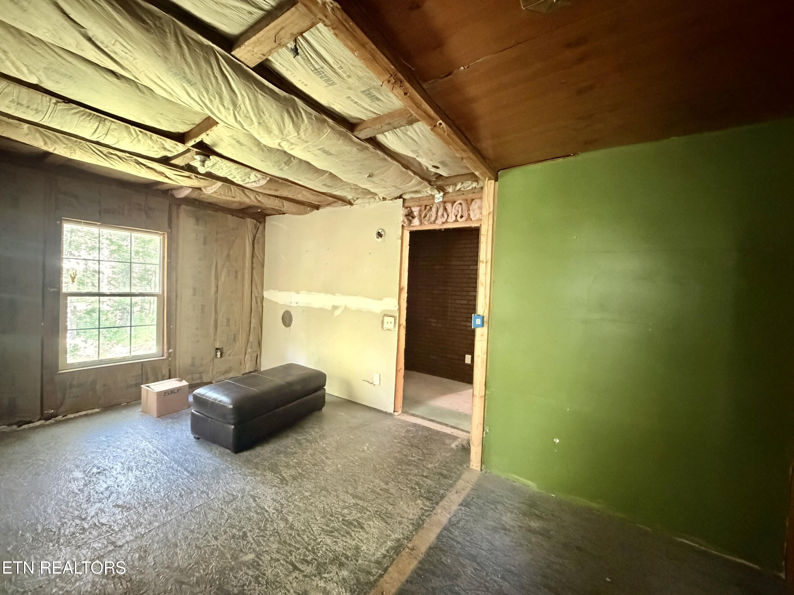 402 Paradise Lane Deer Lodge TN 37726