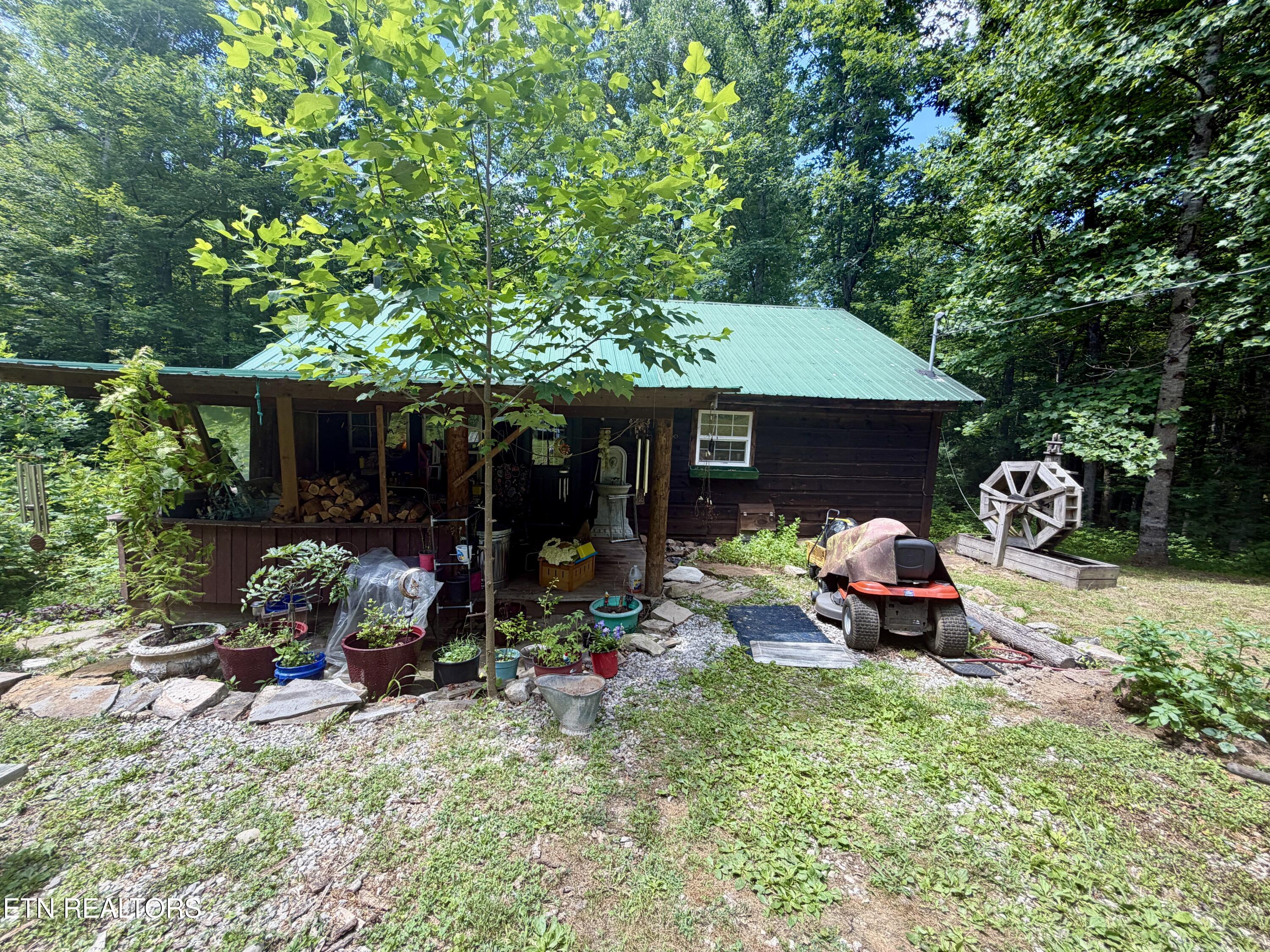 402 Paradise Lane Deer Lodge TN 37726