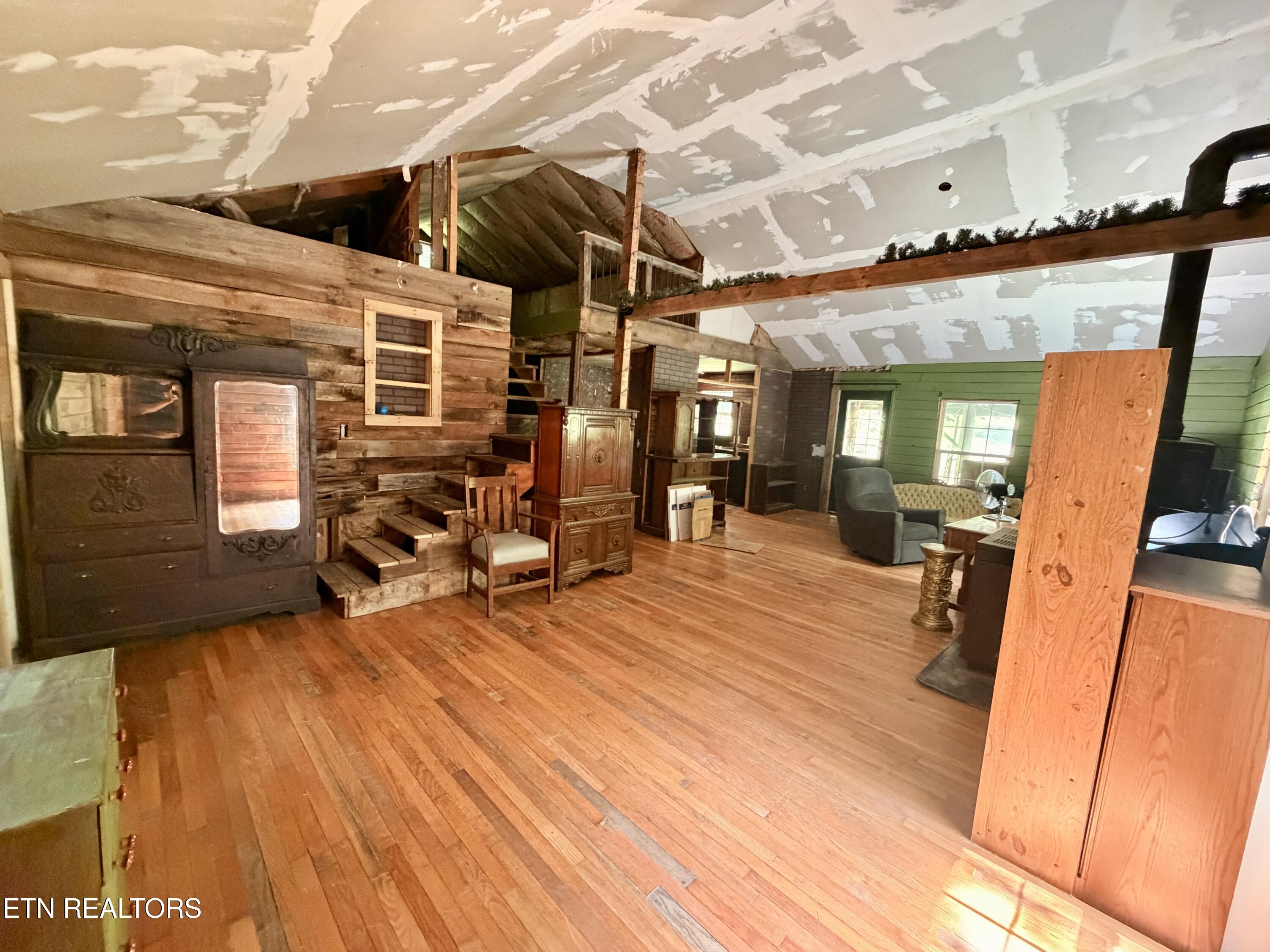 402 Paradise Lane Deer Lodge TN 37726