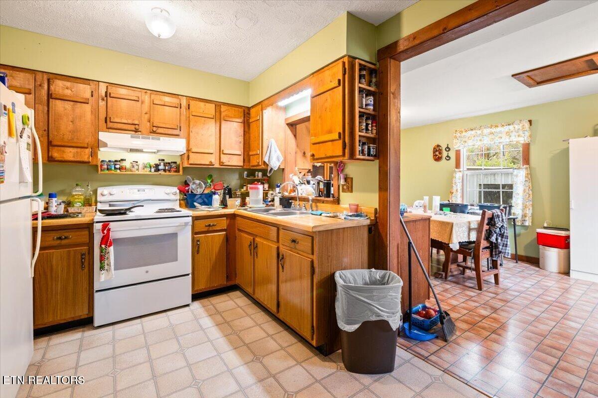 439 Rogerston Road Clairfield TN 37715