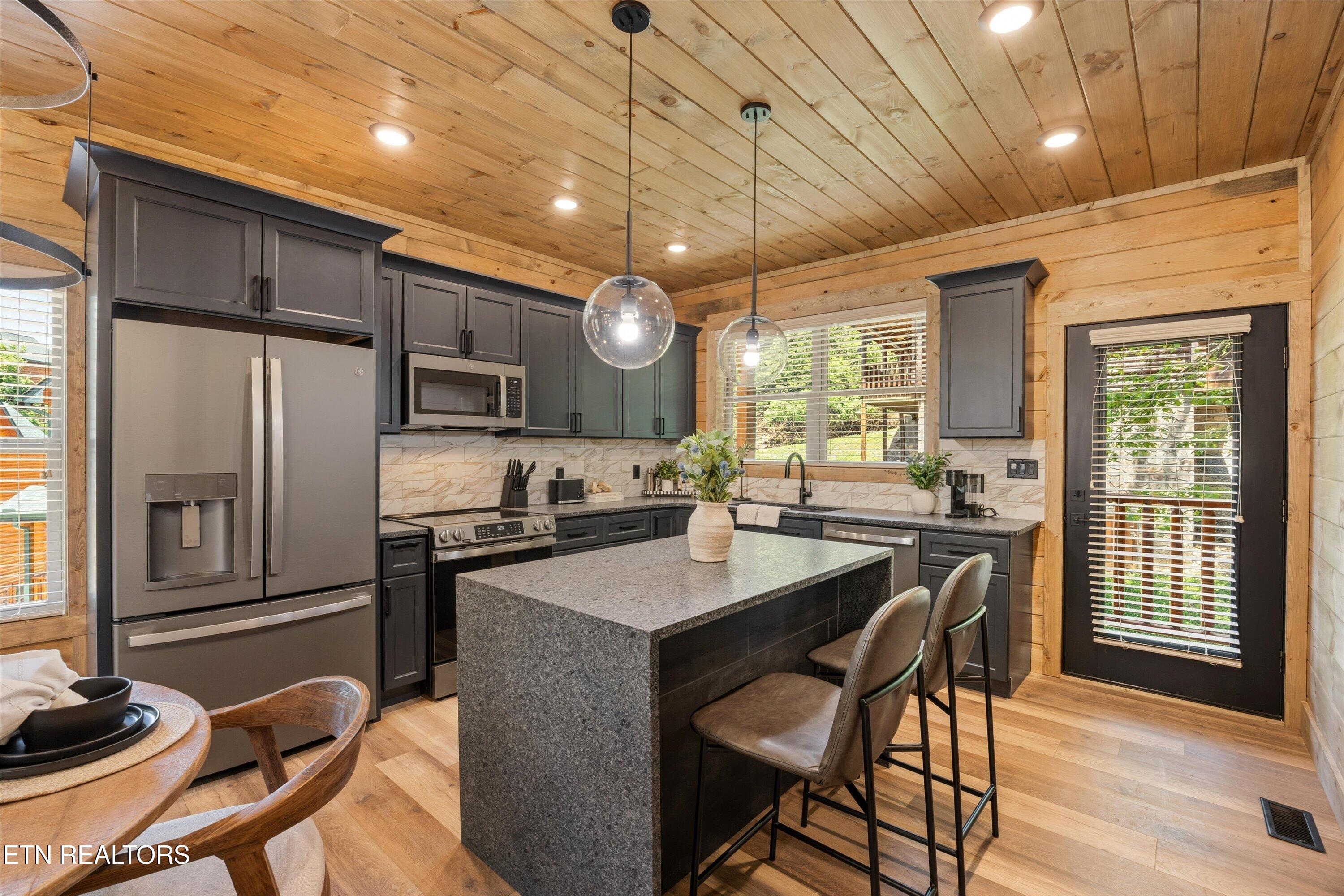 2107 Valley Creek Way Pigeon Forge TN 37862