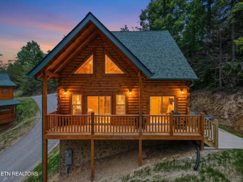 2107 Valley Creek Way Pigeon Forge TN 37862